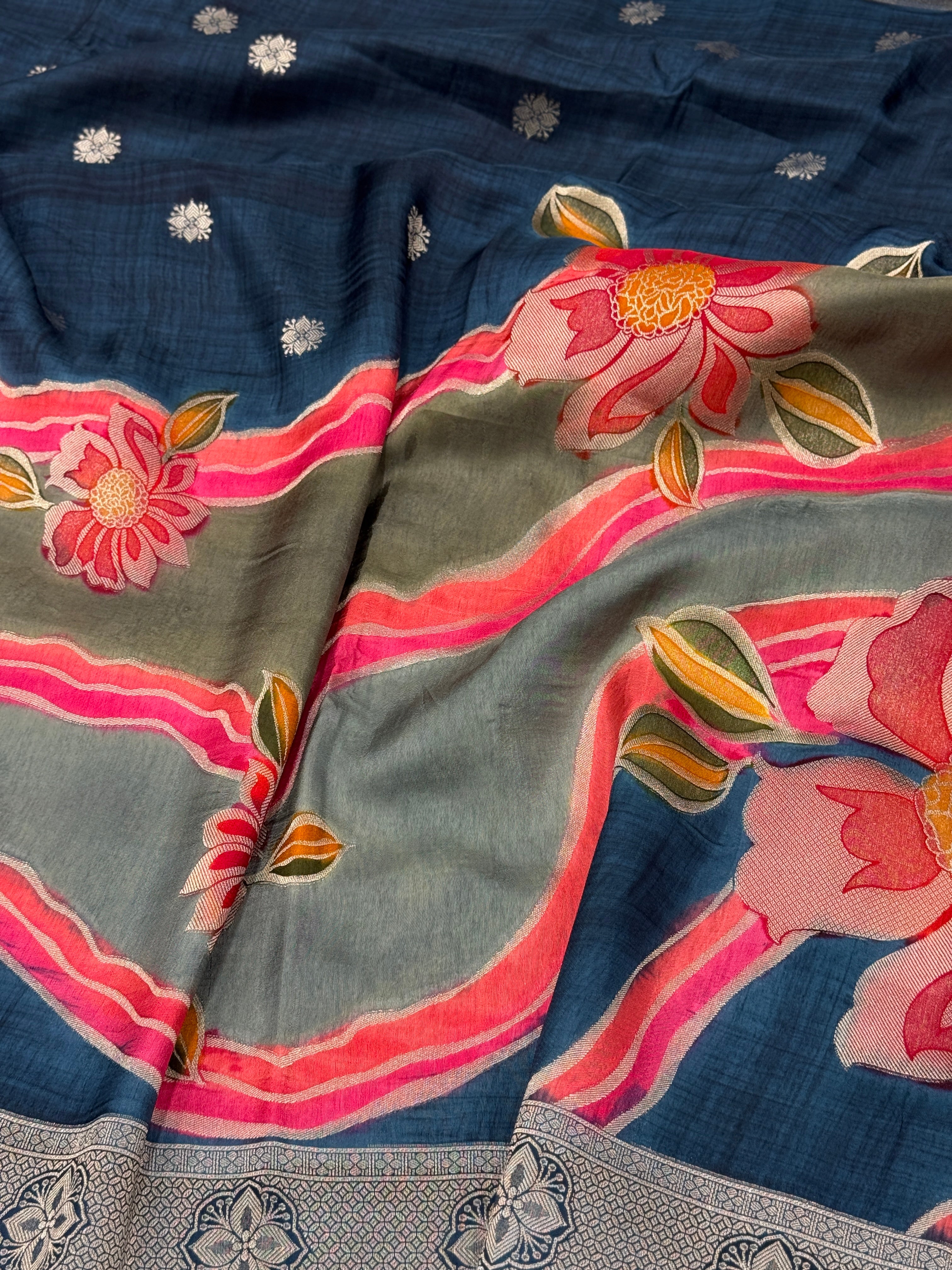 Contemporary Munga Banarasi Brushing Weaved Saree