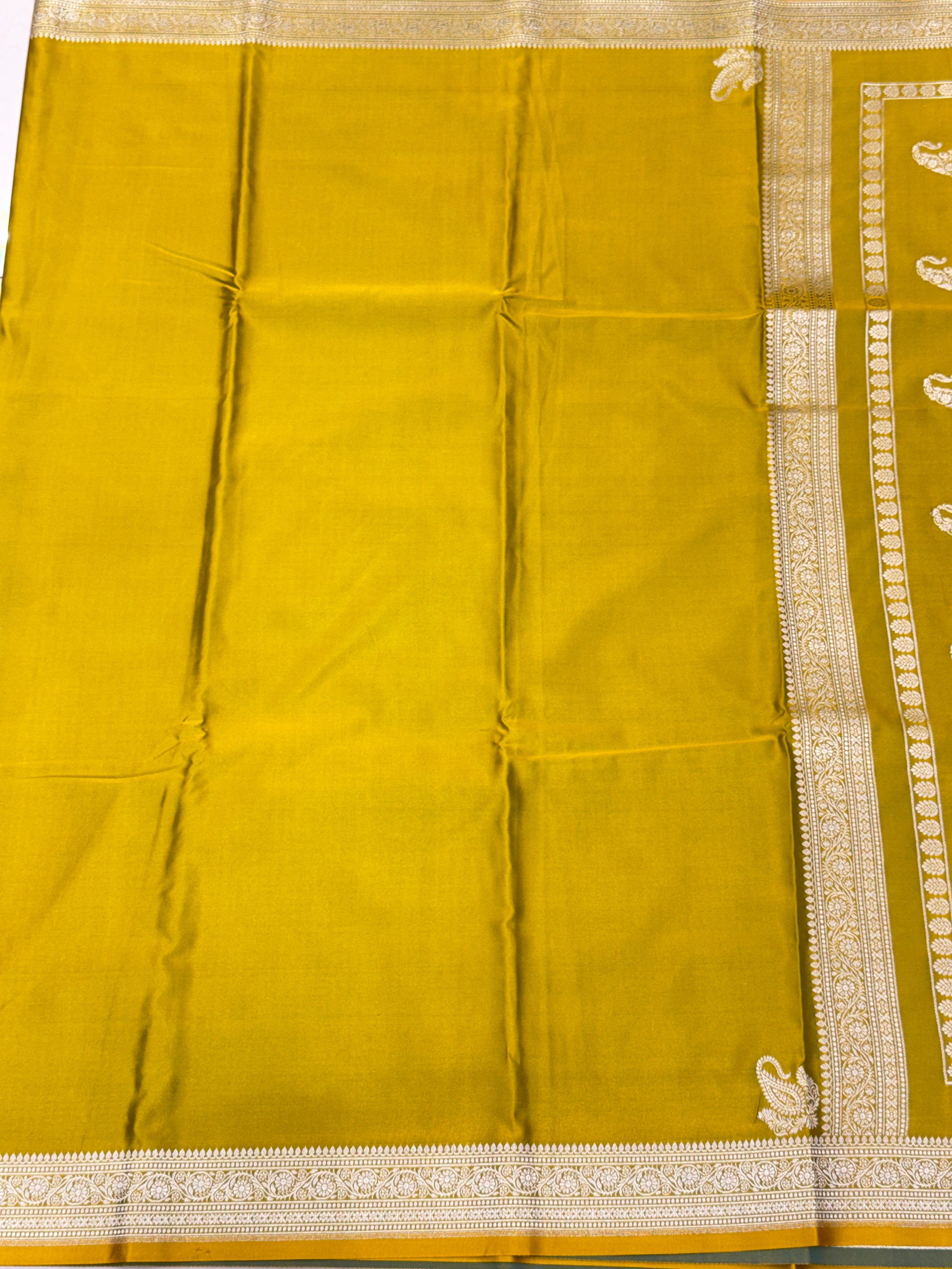 Lime Green Banarasi Silk Plain Small Border Saree