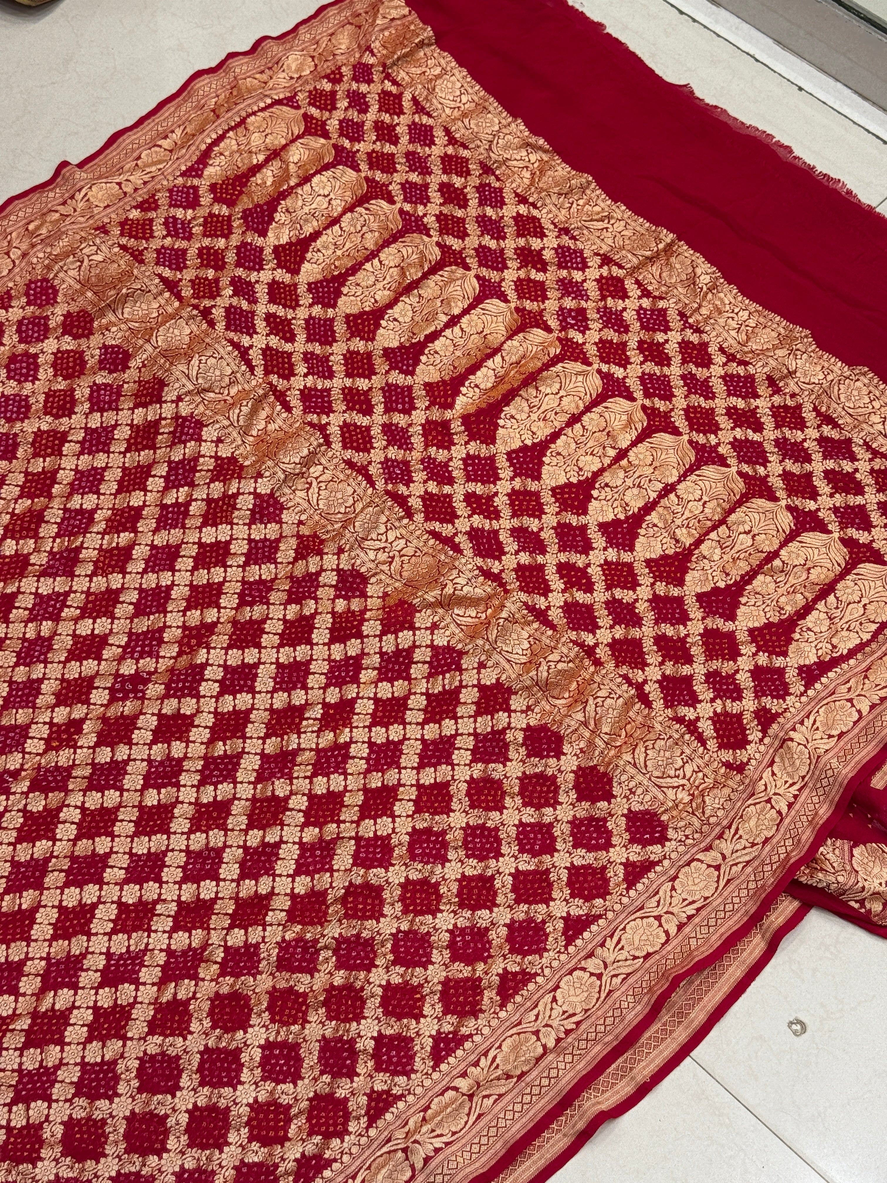 Maroon Floral Border Georgette Handloom Bandhej Bandhini Saree