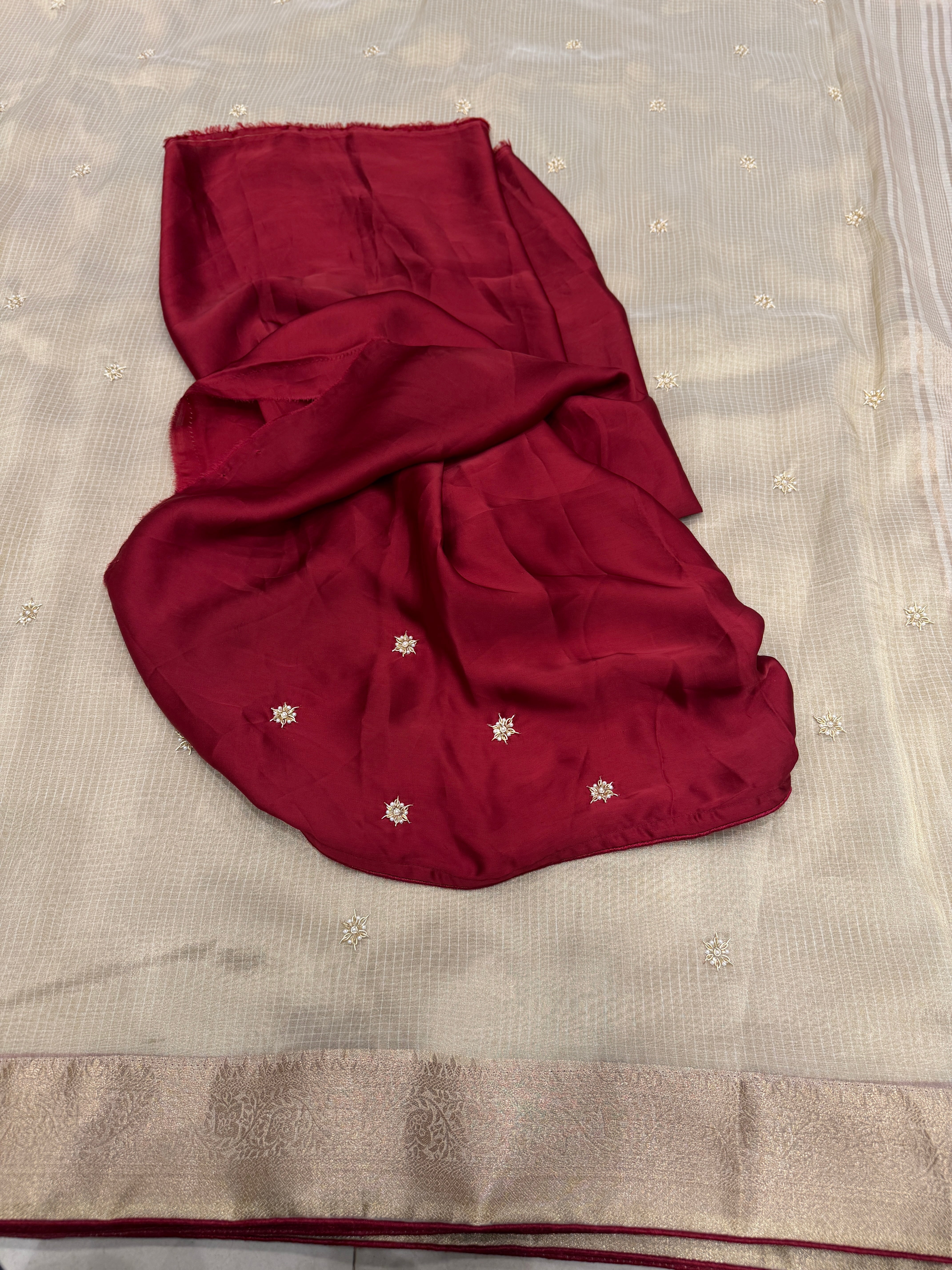 Soft Tissue Sitara Buttis Contrast Blouse Saree