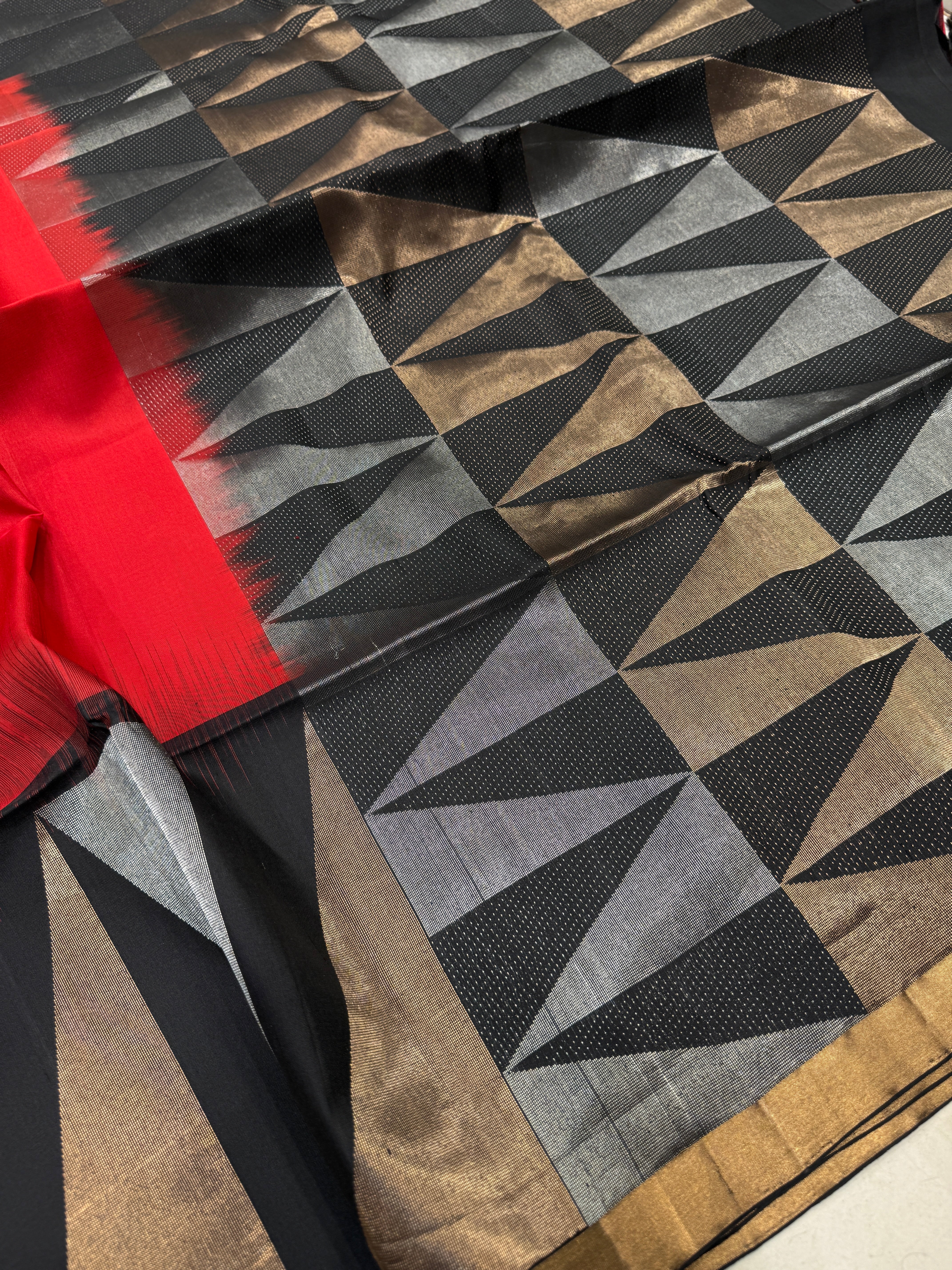 Black Red Contemporary Geometric Handloom Kanchipuram Pure Silk Saree
