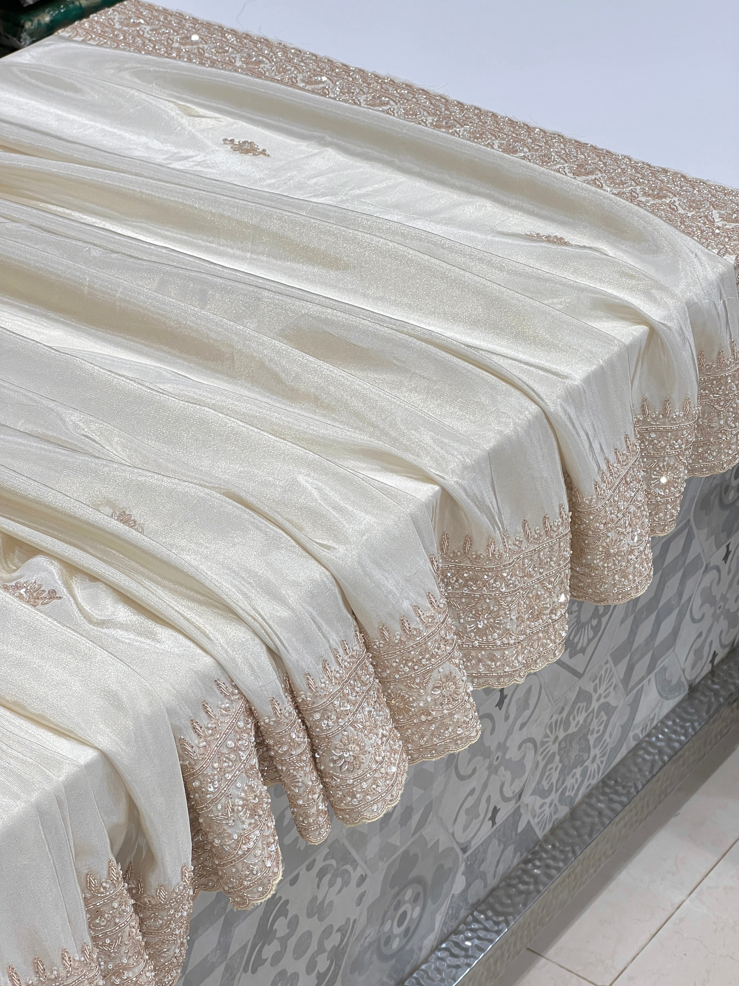 Cremish Kareena Kapoor Inspired Crepe Tissue Embroidery Saree 2.0