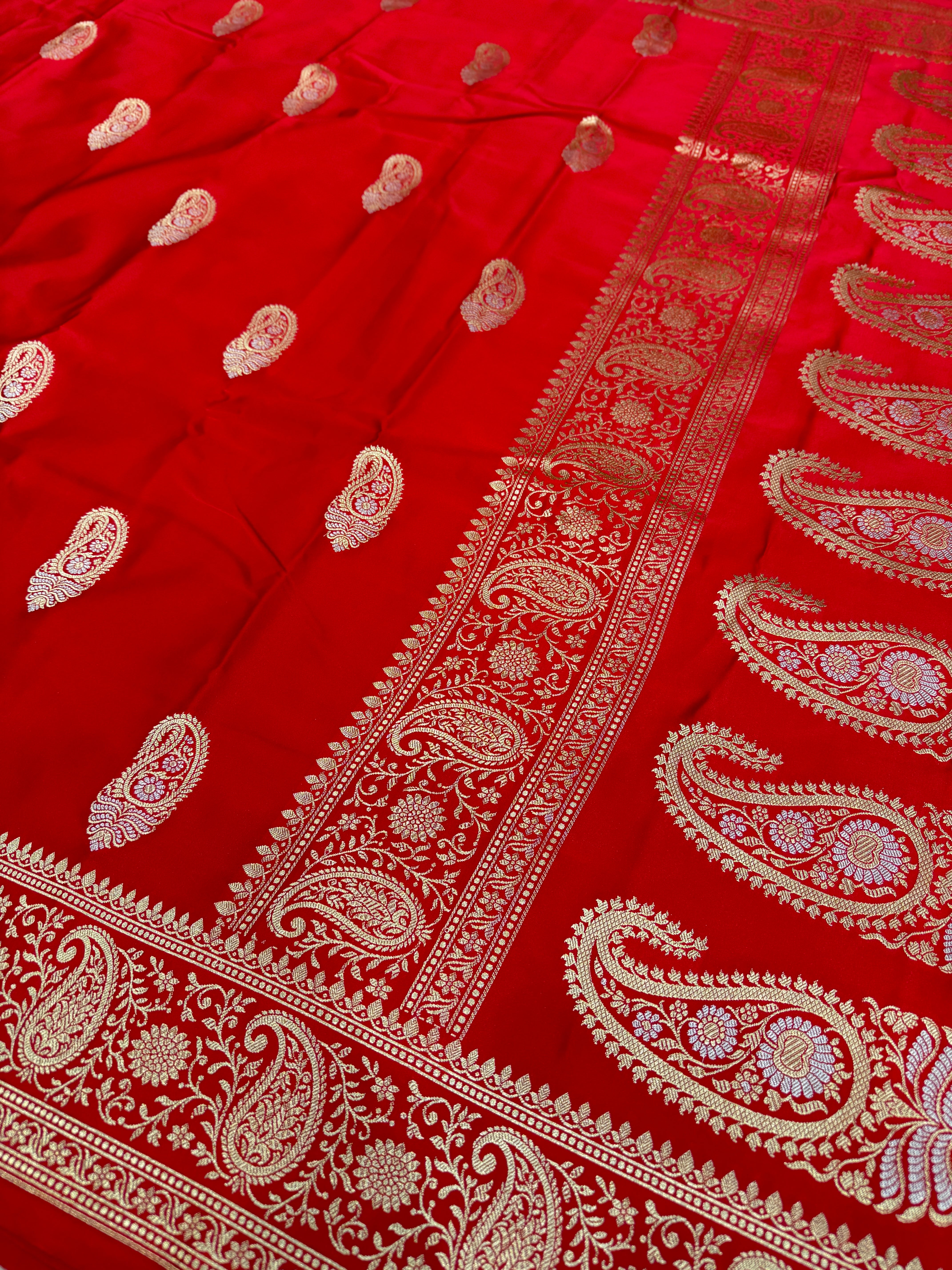 Red Sona Roopa Keri Butta Banarasi Silk Saree