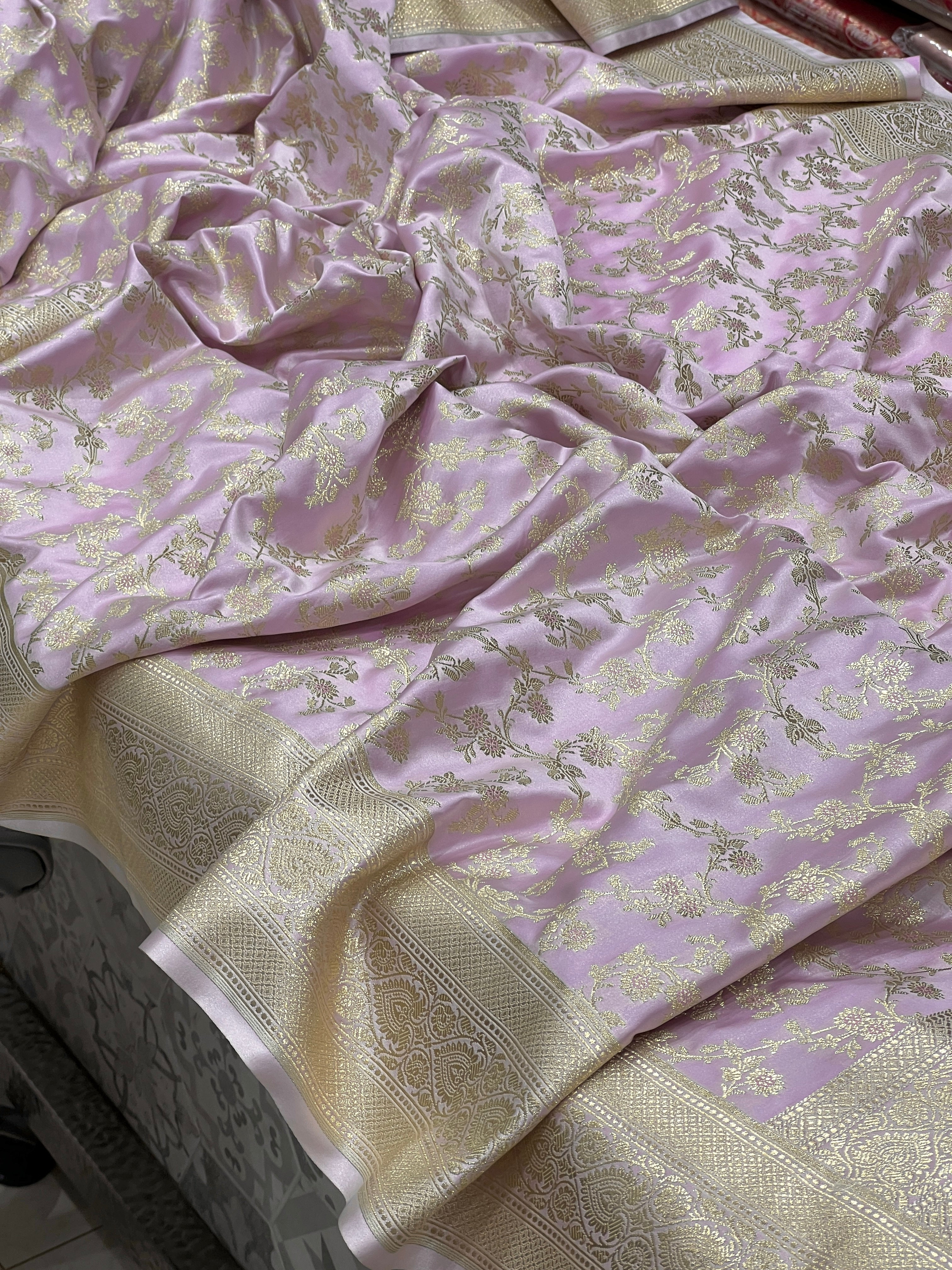 Lilac Banarasi Silk Heart Border Saree