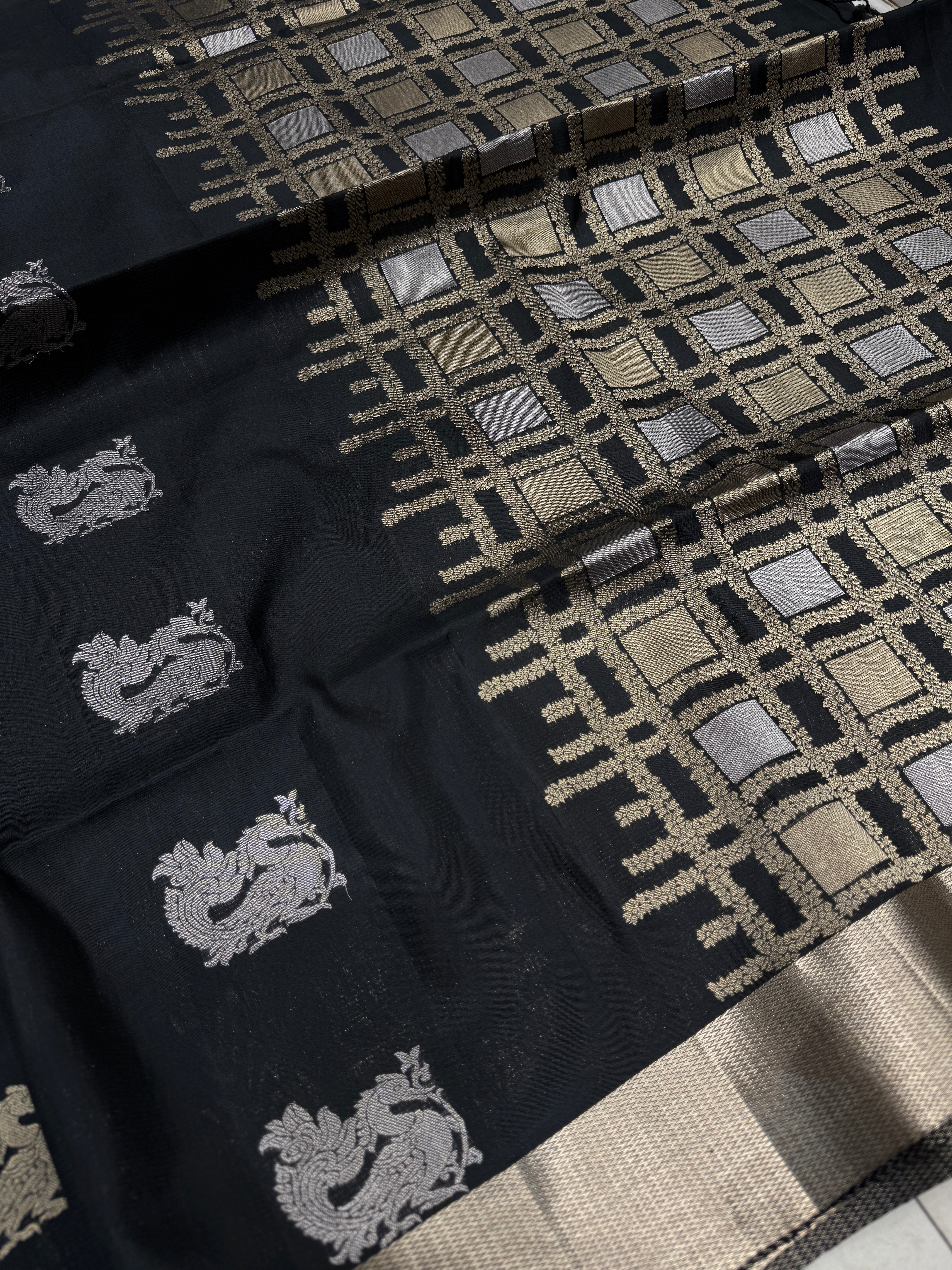 Black Contemporary Peacock Buttas Handloom Kanchipuram Pure Silk Saree