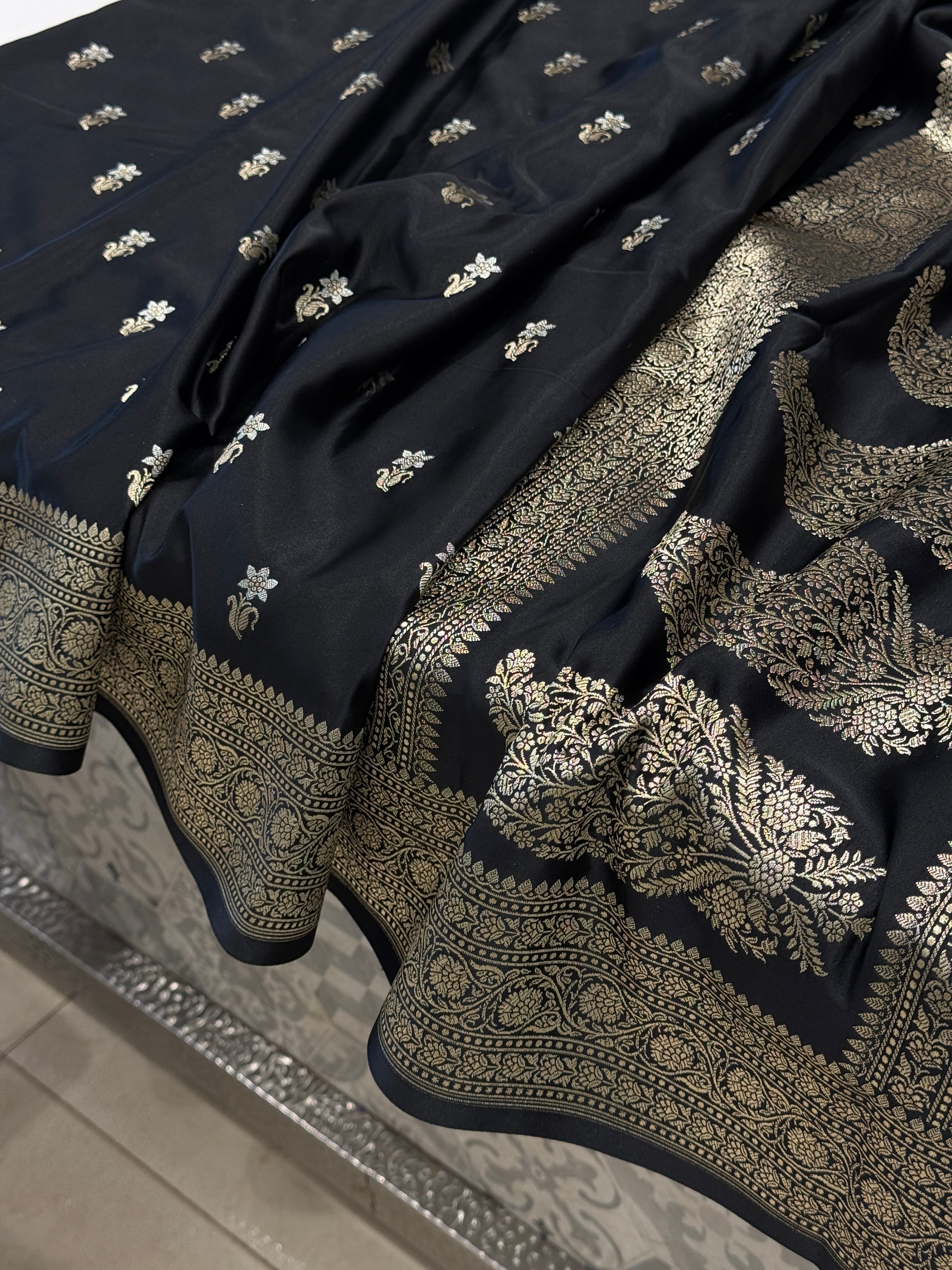 Black Sona Roopa Sunflower Butti Banarasi Silk Saree