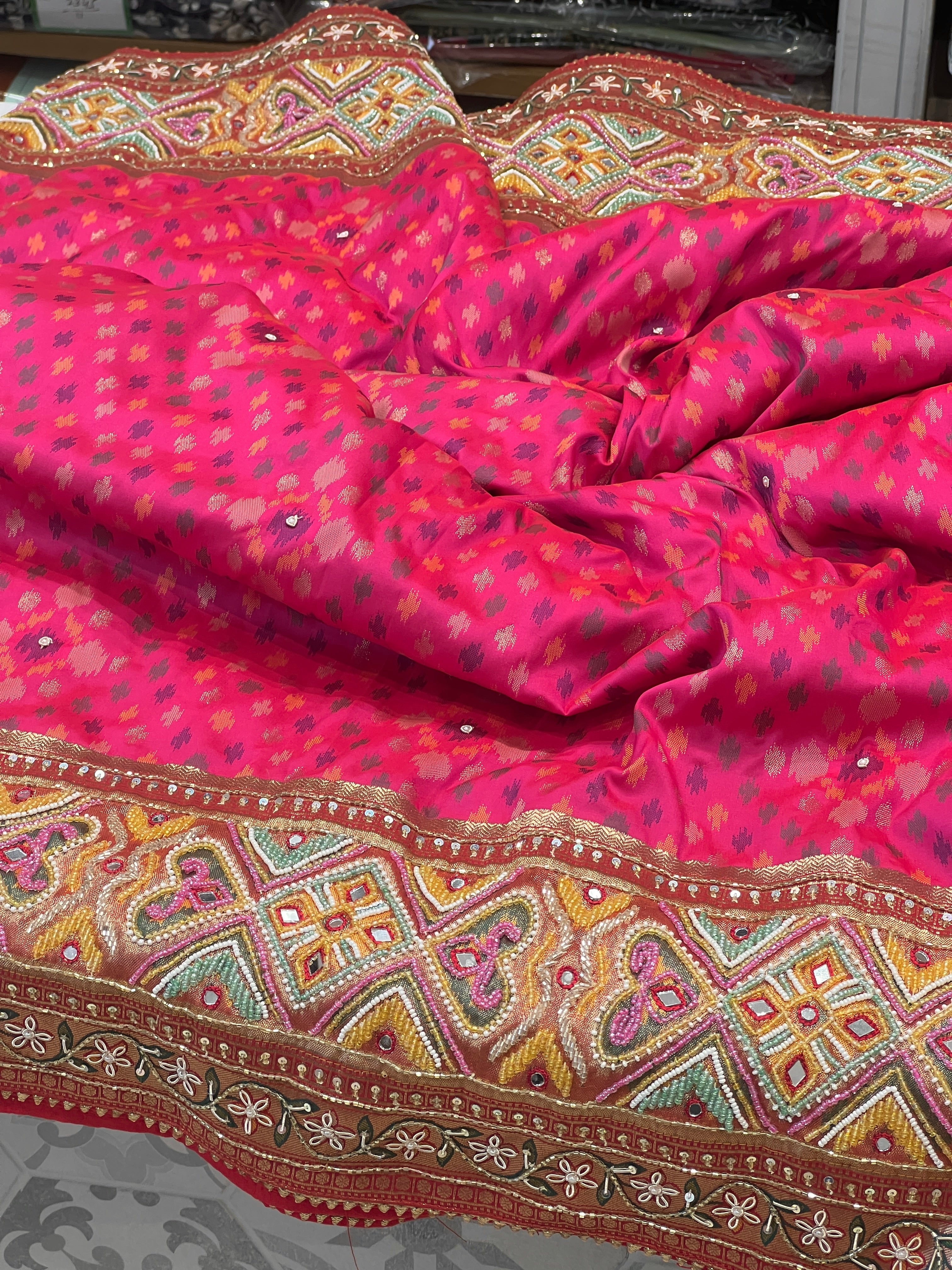 Rani Patola Kidiya Moti Hand Embroidery Saree