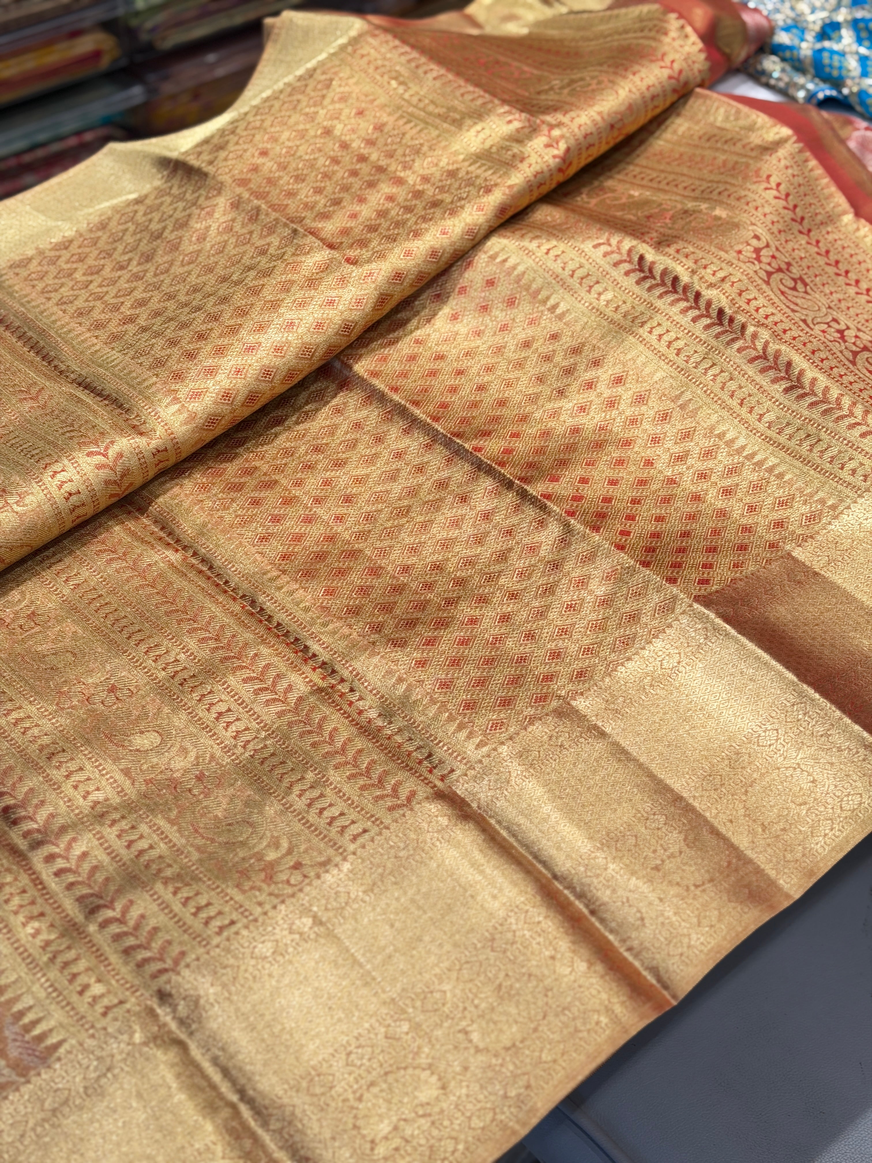 Red Petal Weave Handloom Kanjivaram Tissue Silk Saree
