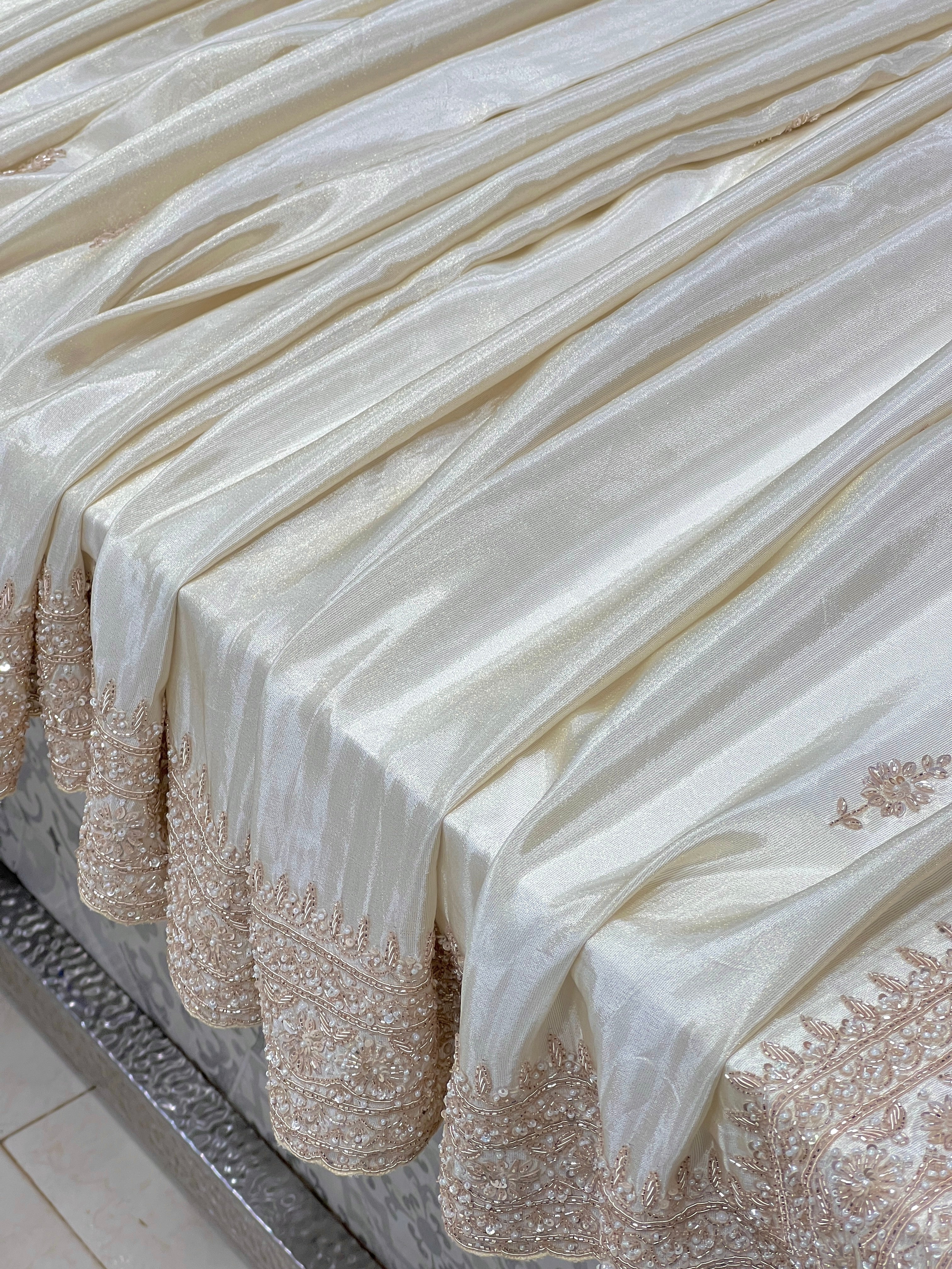 Cremish Kareena Kapoor Inspired Crepe Tissue Embroidery Saree 2.0