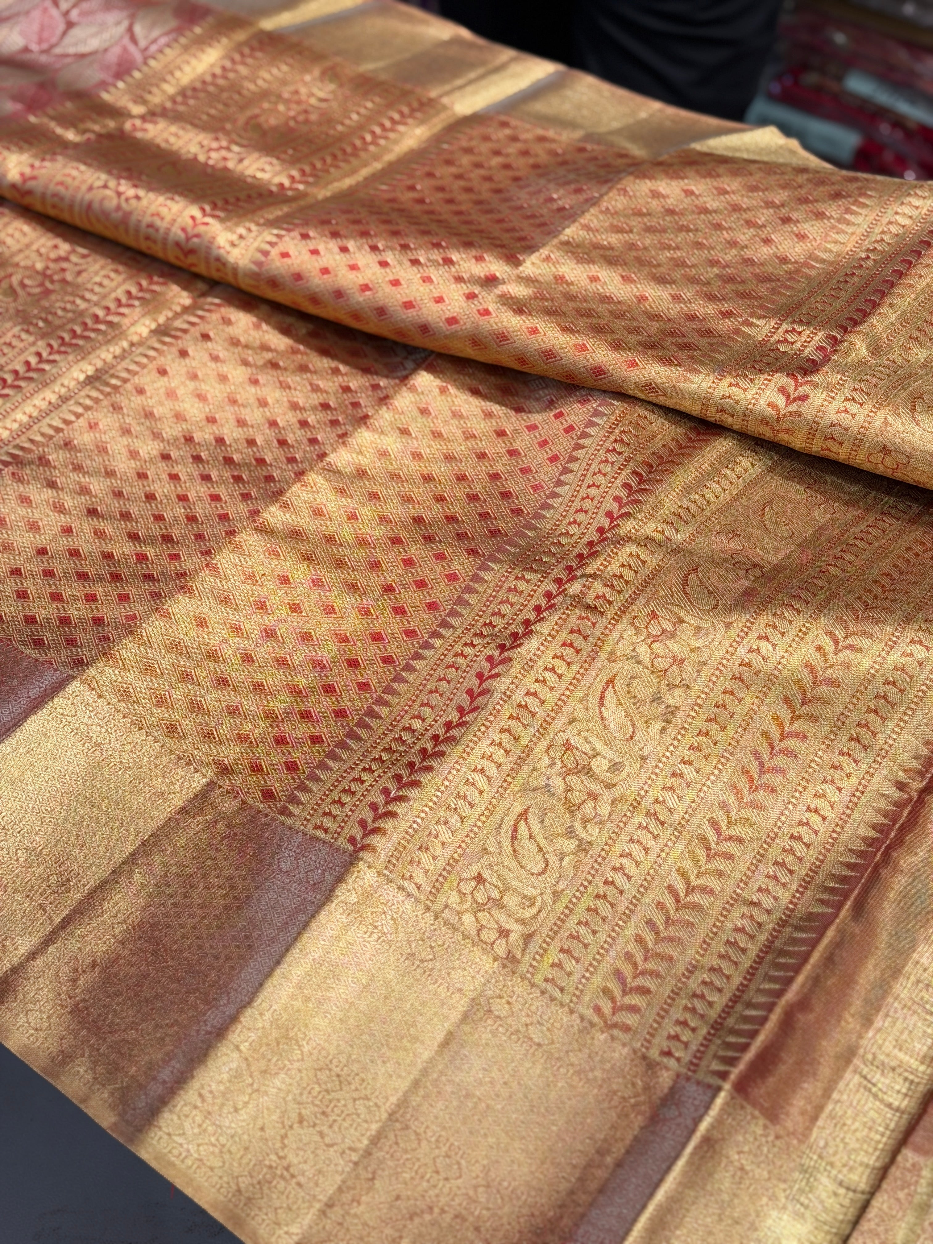 Red Petal Weave Handloom Kanjivaram Tissue Silk Saree