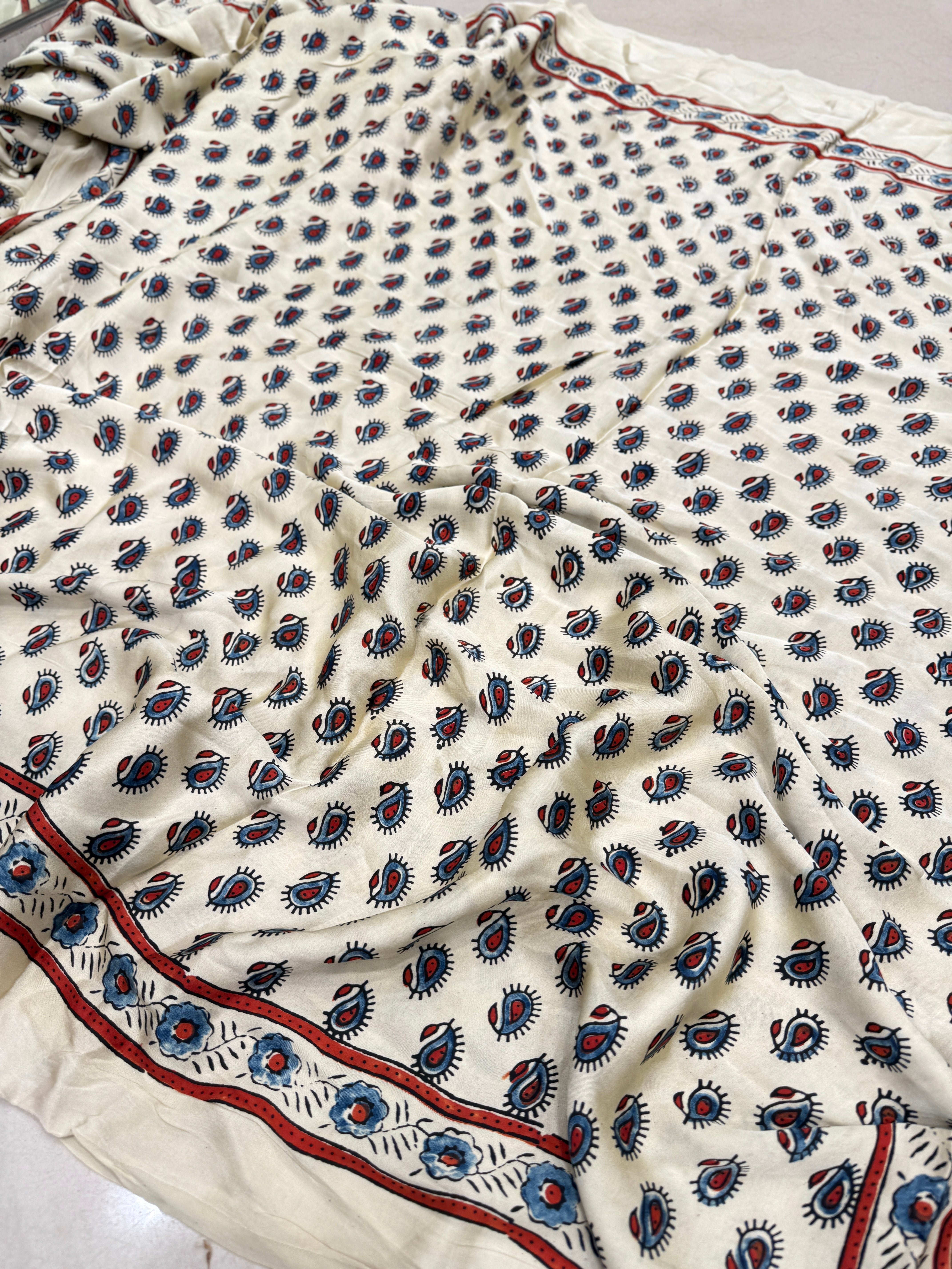 White Floral Butti Ajrakh Modal Gajji Silk Saree