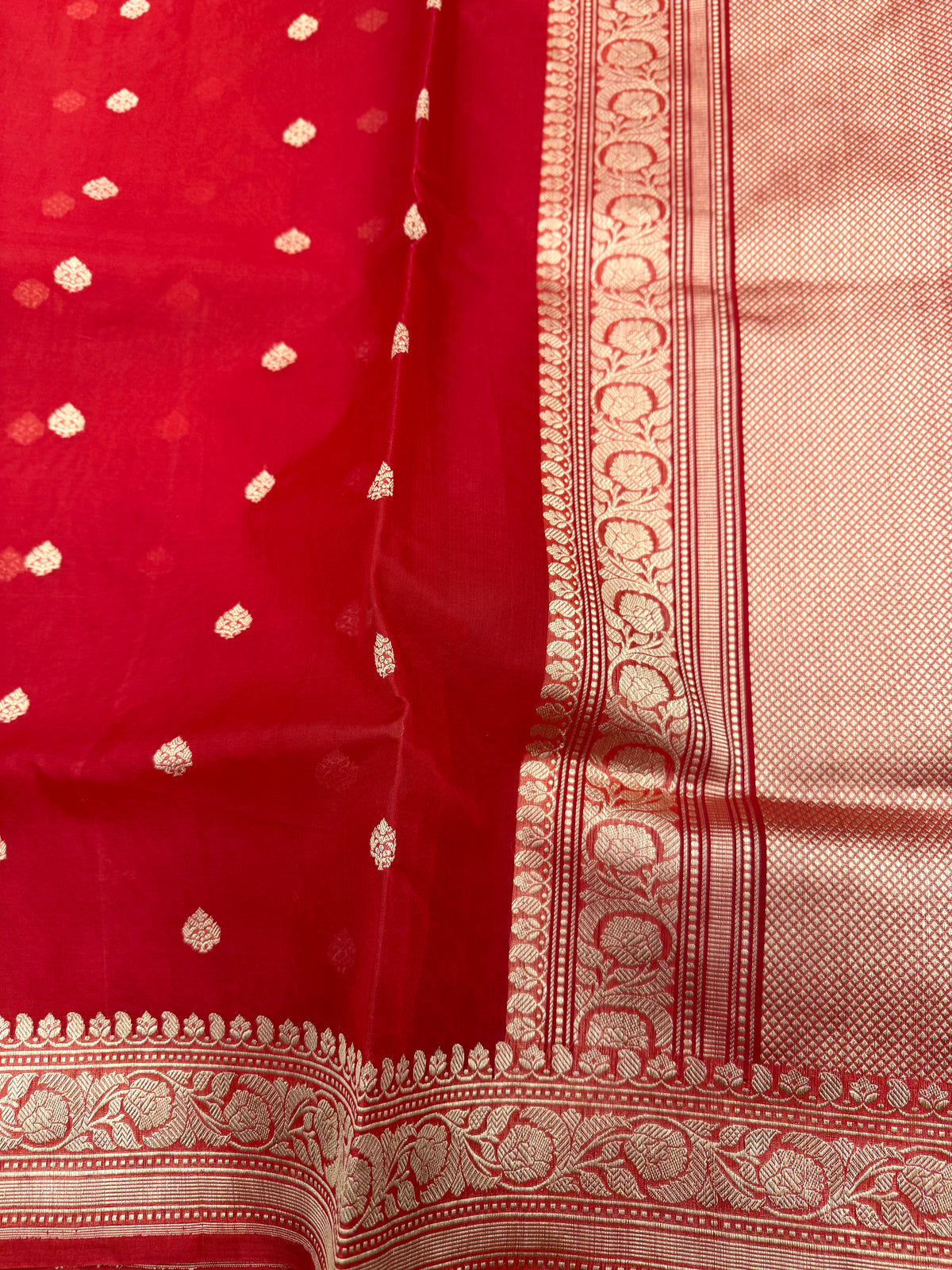 Red Kadwa Buttis Handloom Banarasi Kora Silk Saree