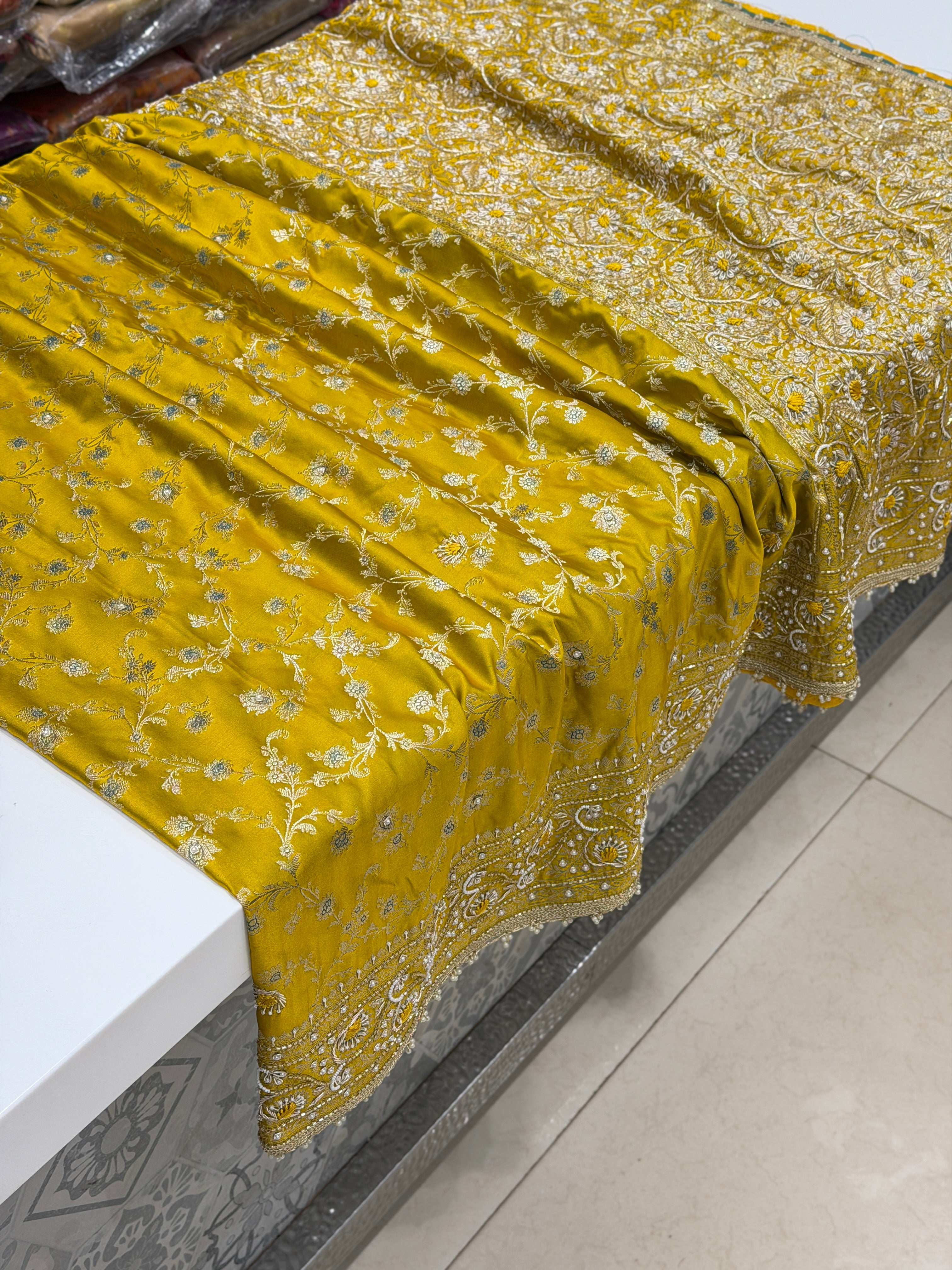 Yellowish Green Banarasi Silk Upside Down Border Resham Embroidery Saree