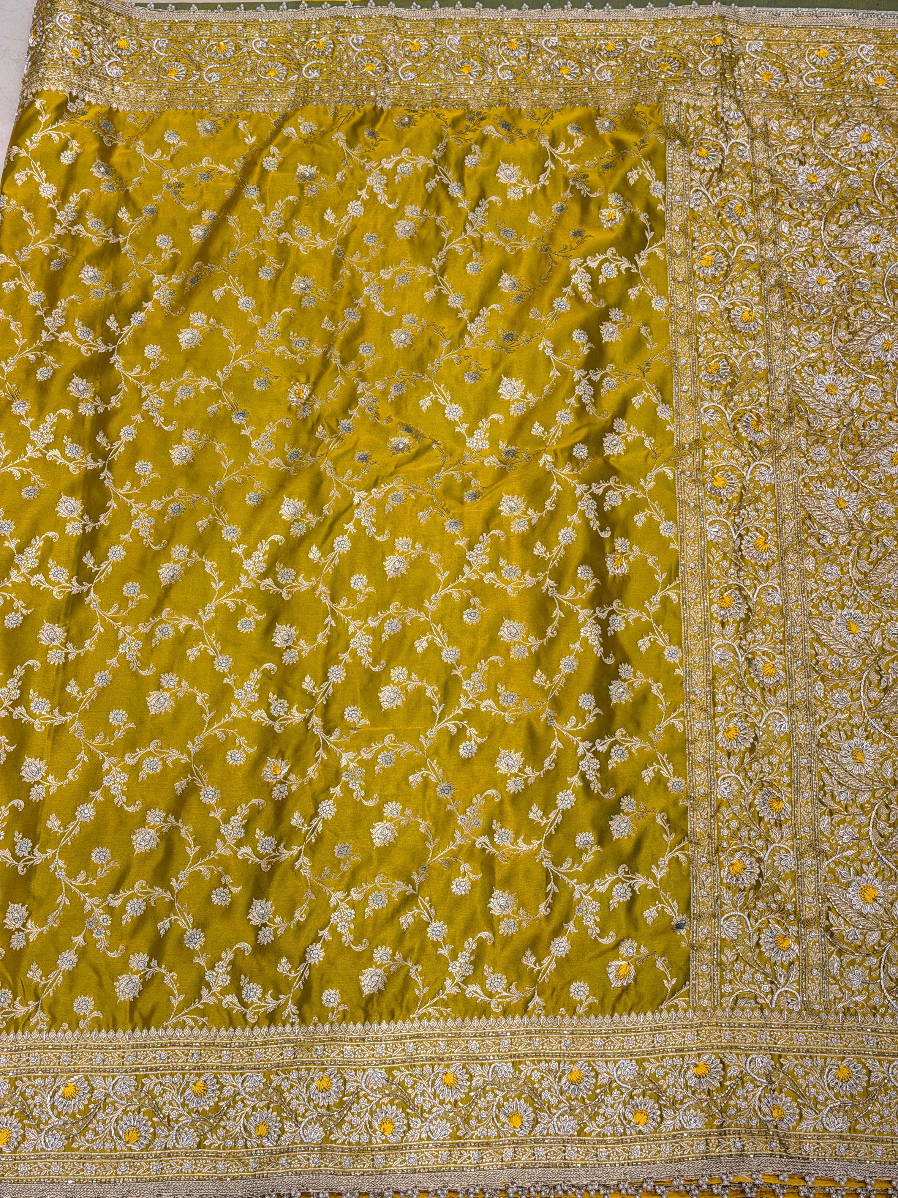 Yellowish Green Banarasi Silk Upside Down Border Resham Embroidery Saree
