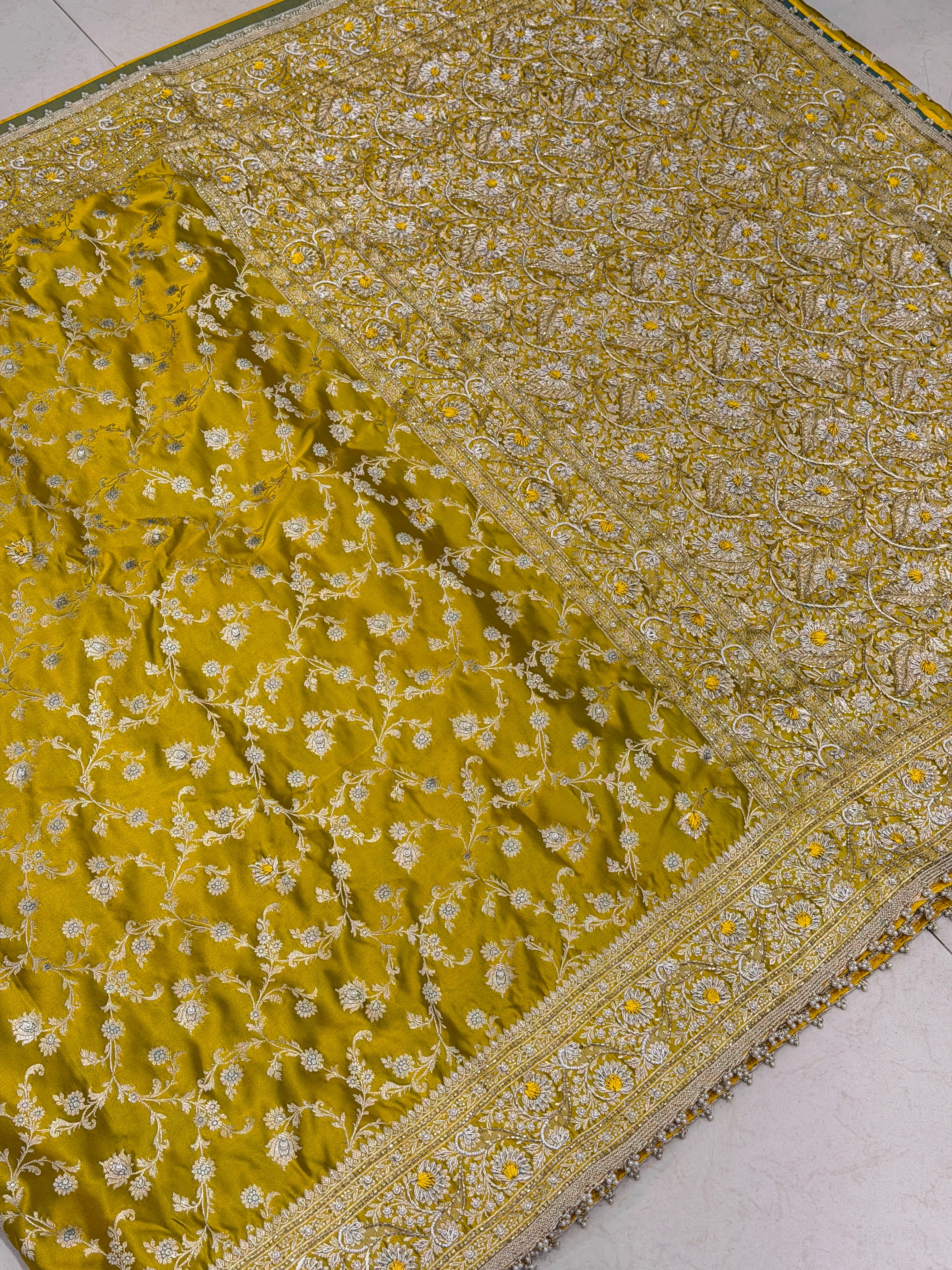 Yellowish Green Banarasi Silk Upside Down Border Resham Embroidery Saree