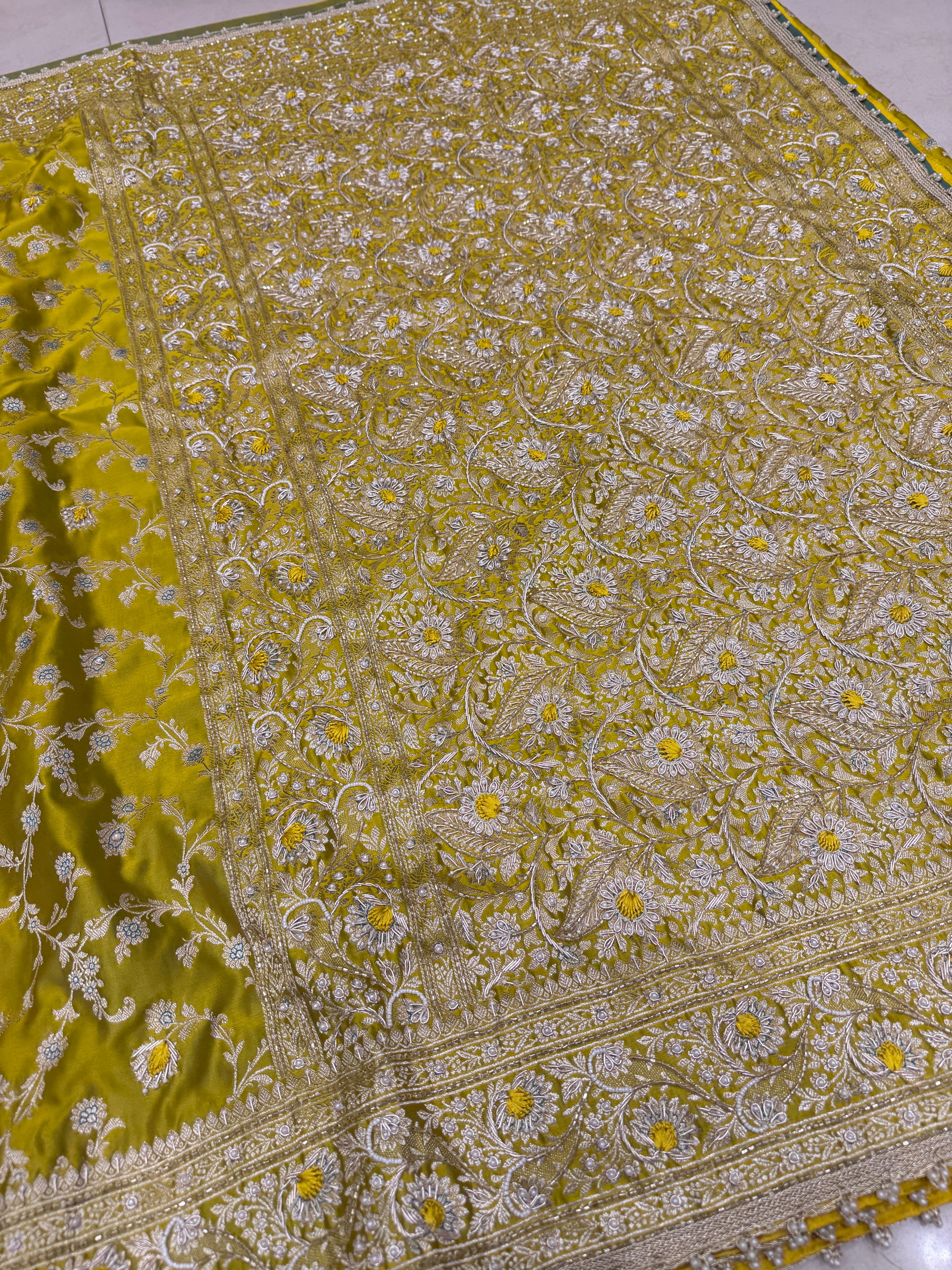 Yellowish Green Banarasi Silk Upside Down Border Resham Embroidery Saree