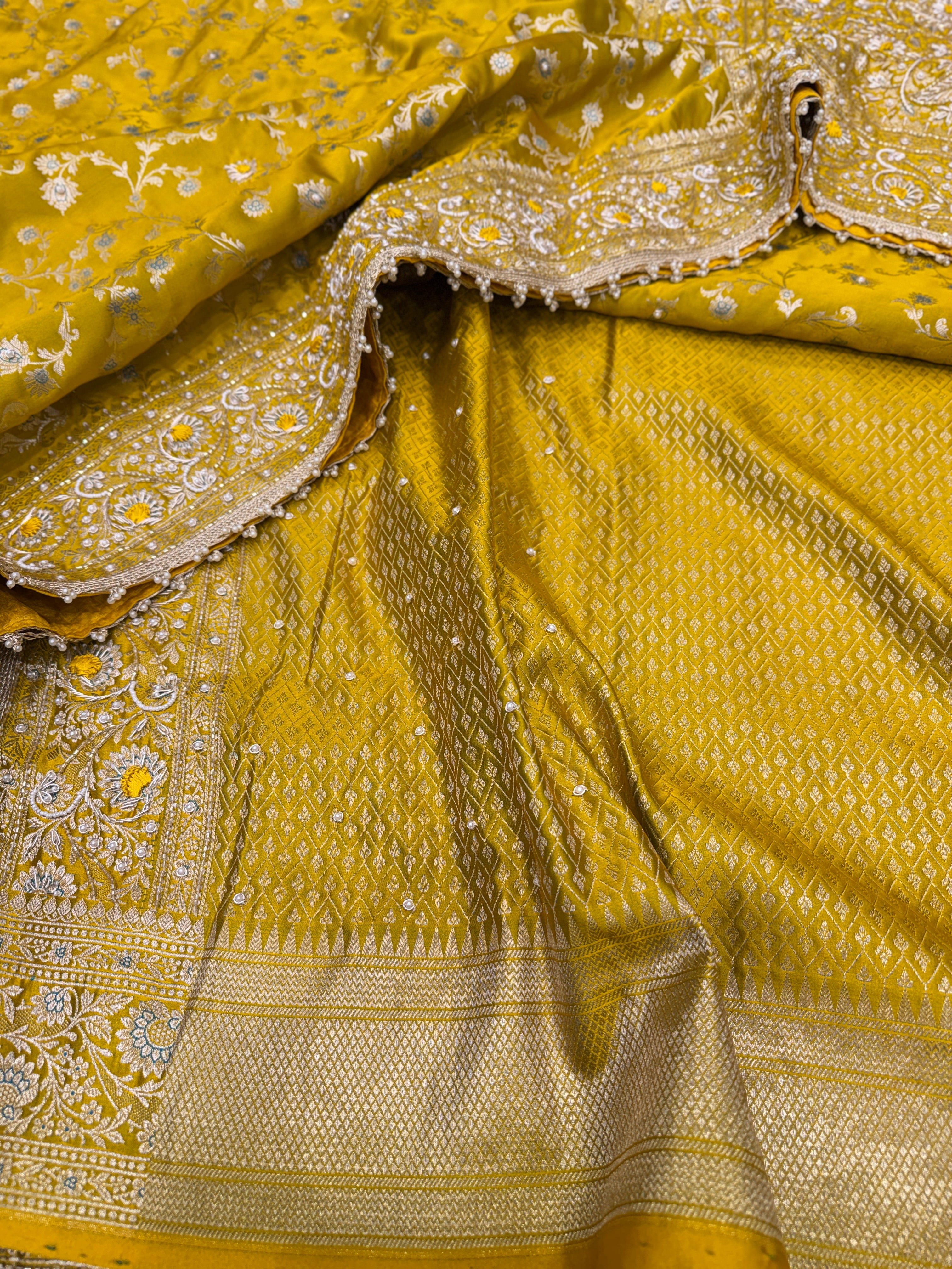 Yellowish Green Banarasi Silk Upside Down Border Resham Embroidery Saree