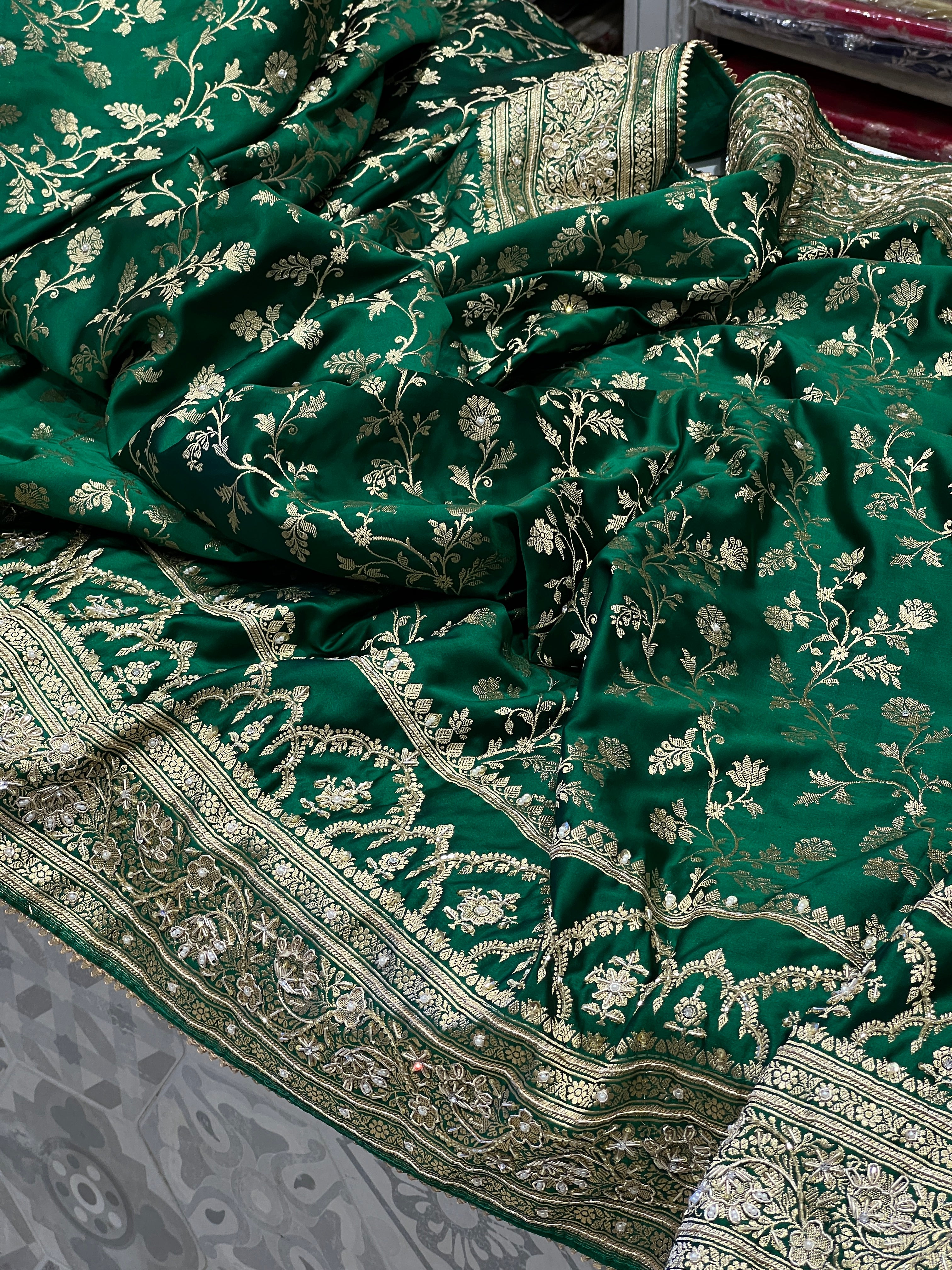 Bottle Green Banarasi Silk Simple Zardosi saree