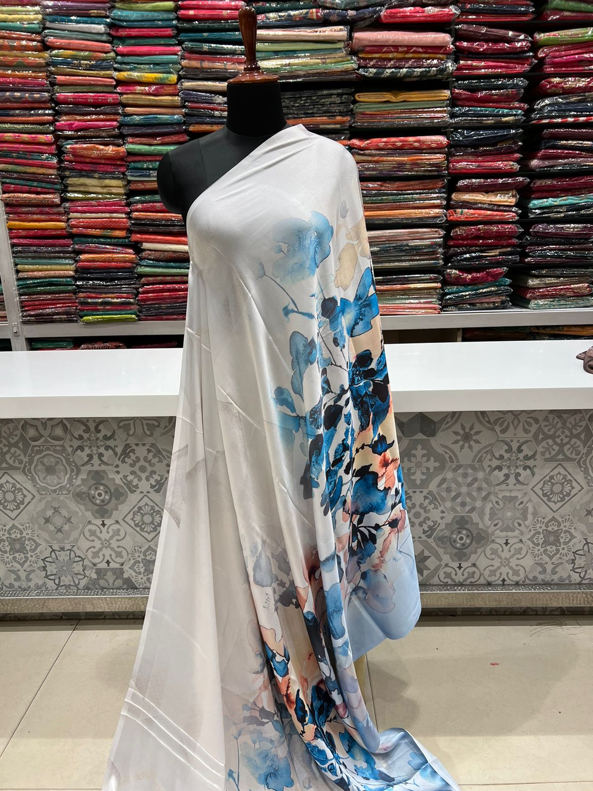 Moti White floral Printed Saree Satin