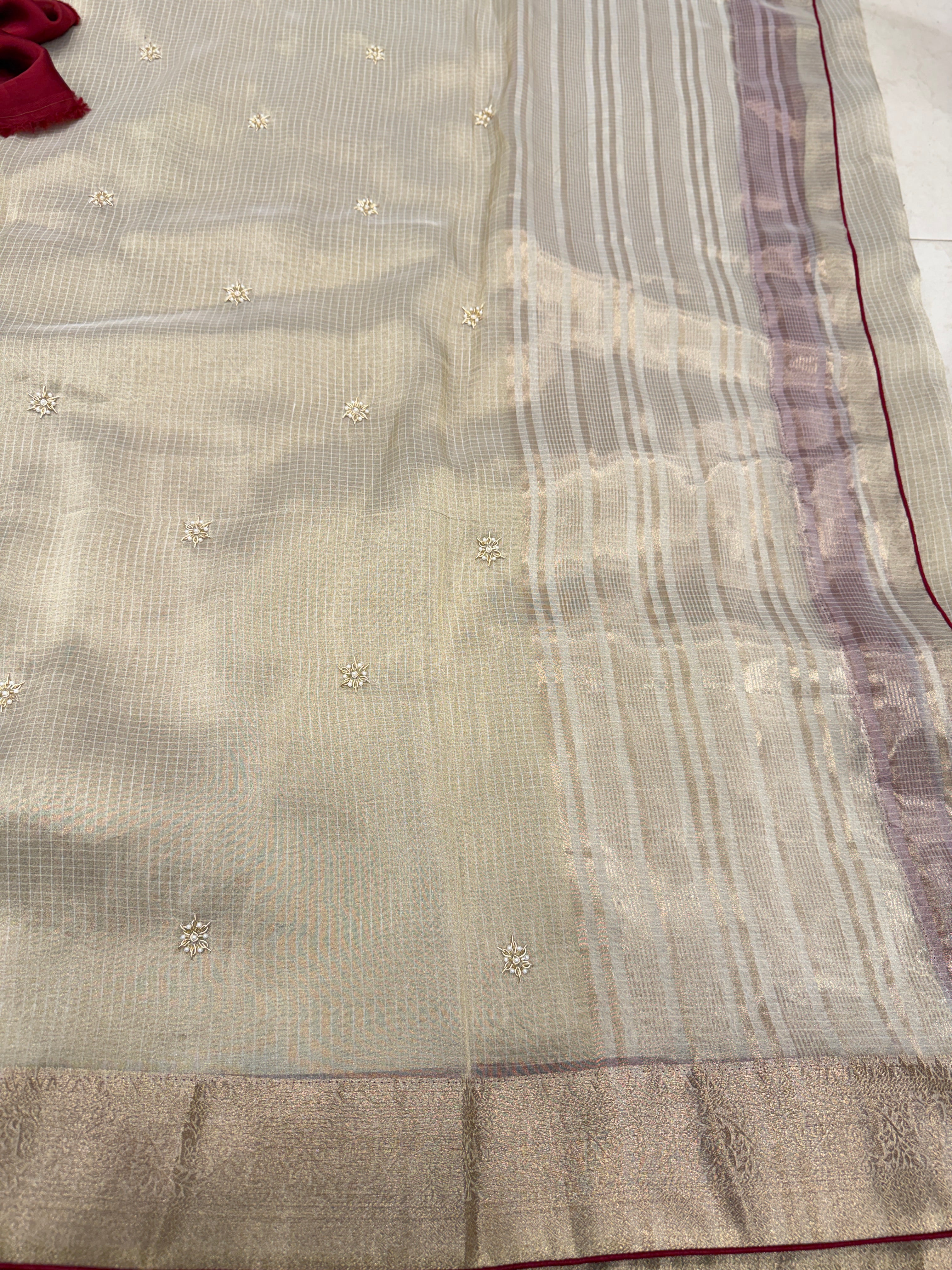 Soft Tissue Sitara Buttis Contrast Blouse Saree