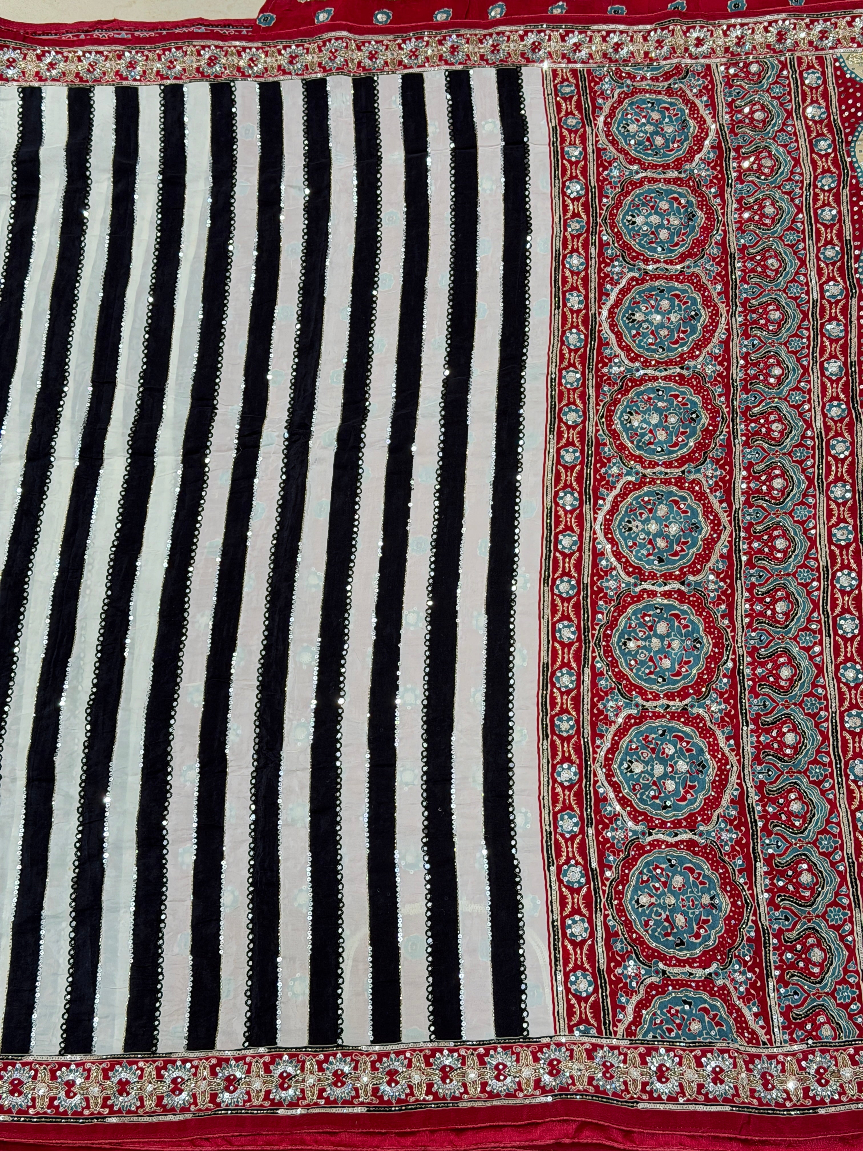 Black and White Printed Crepe Mirror Hand Embroidery Saree
