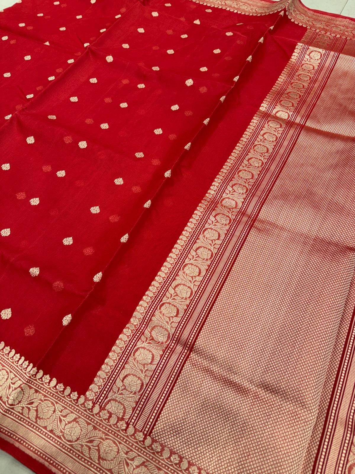 Red Kadwa Buttis Handloom Banarasi Kora Silk Saree