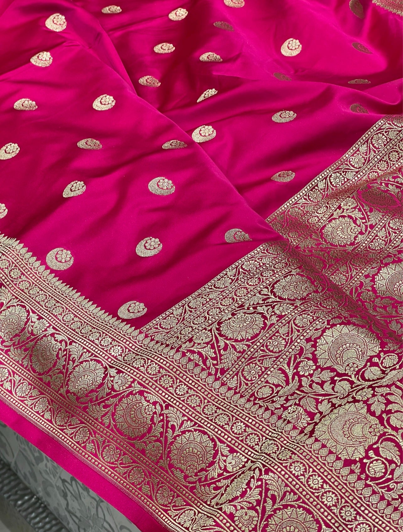 Rani Banarasi Chand Butti Saree