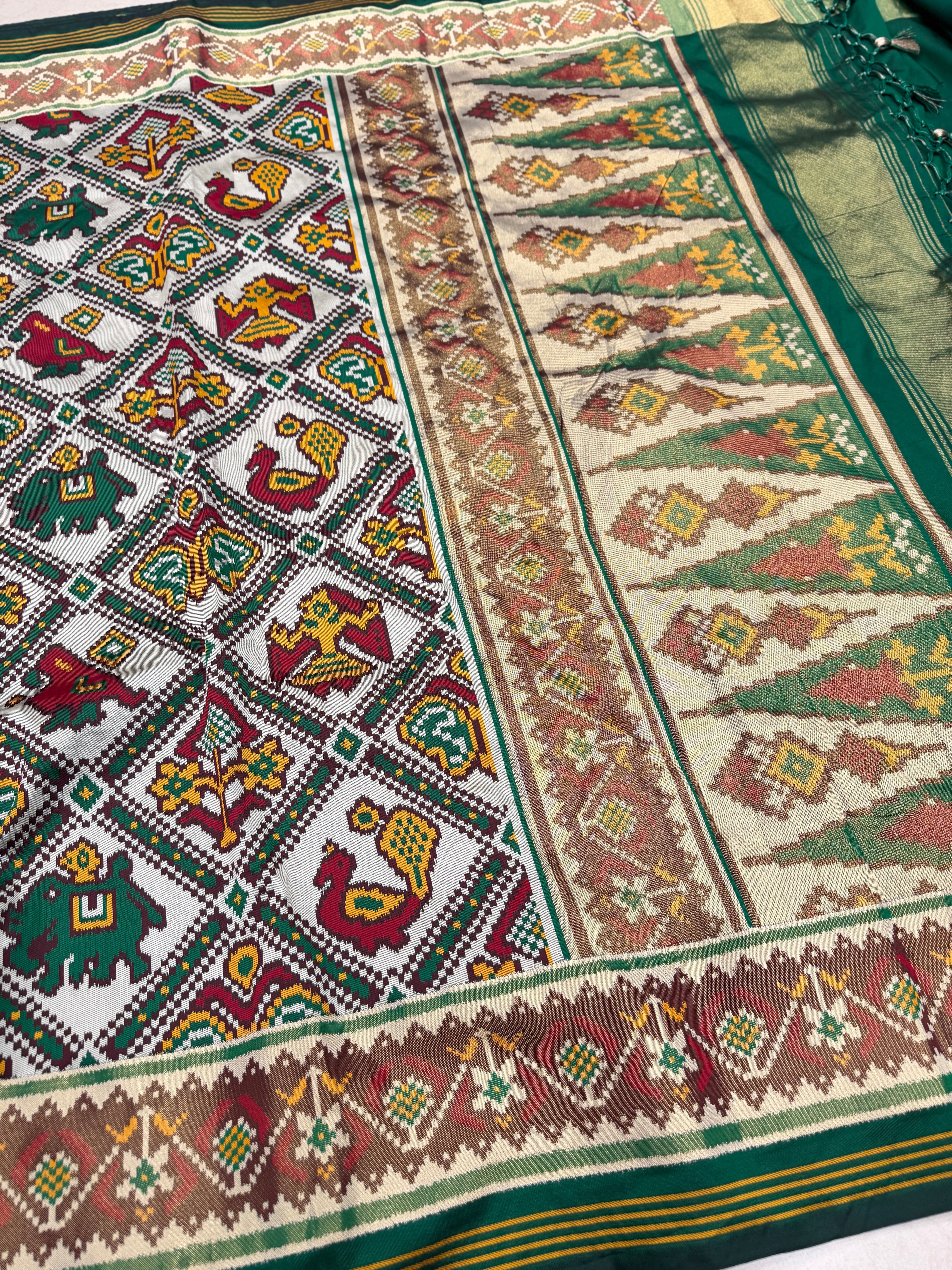 White Green 5 Figure Chabdi Semi Silk Weaved Patan Patola Saree