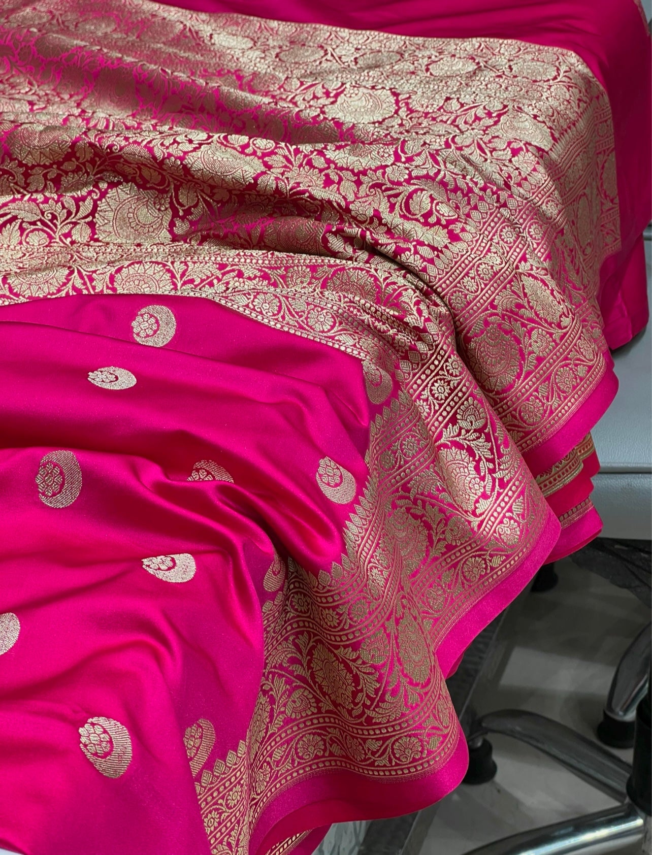 Rani Banarasi Chand Butti Saree