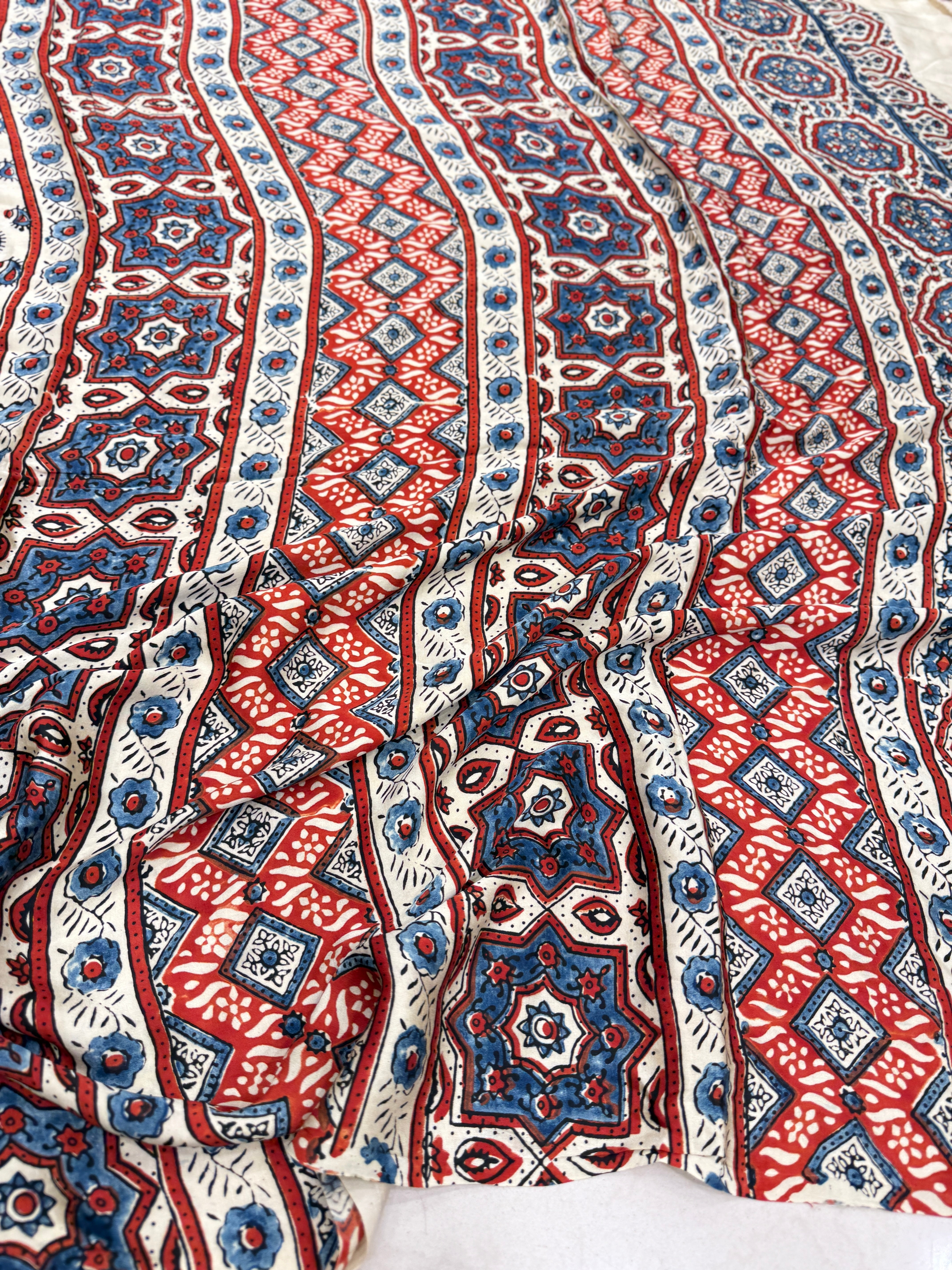 White Floral Butti Ajrakh Modal Gajji Silk Saree