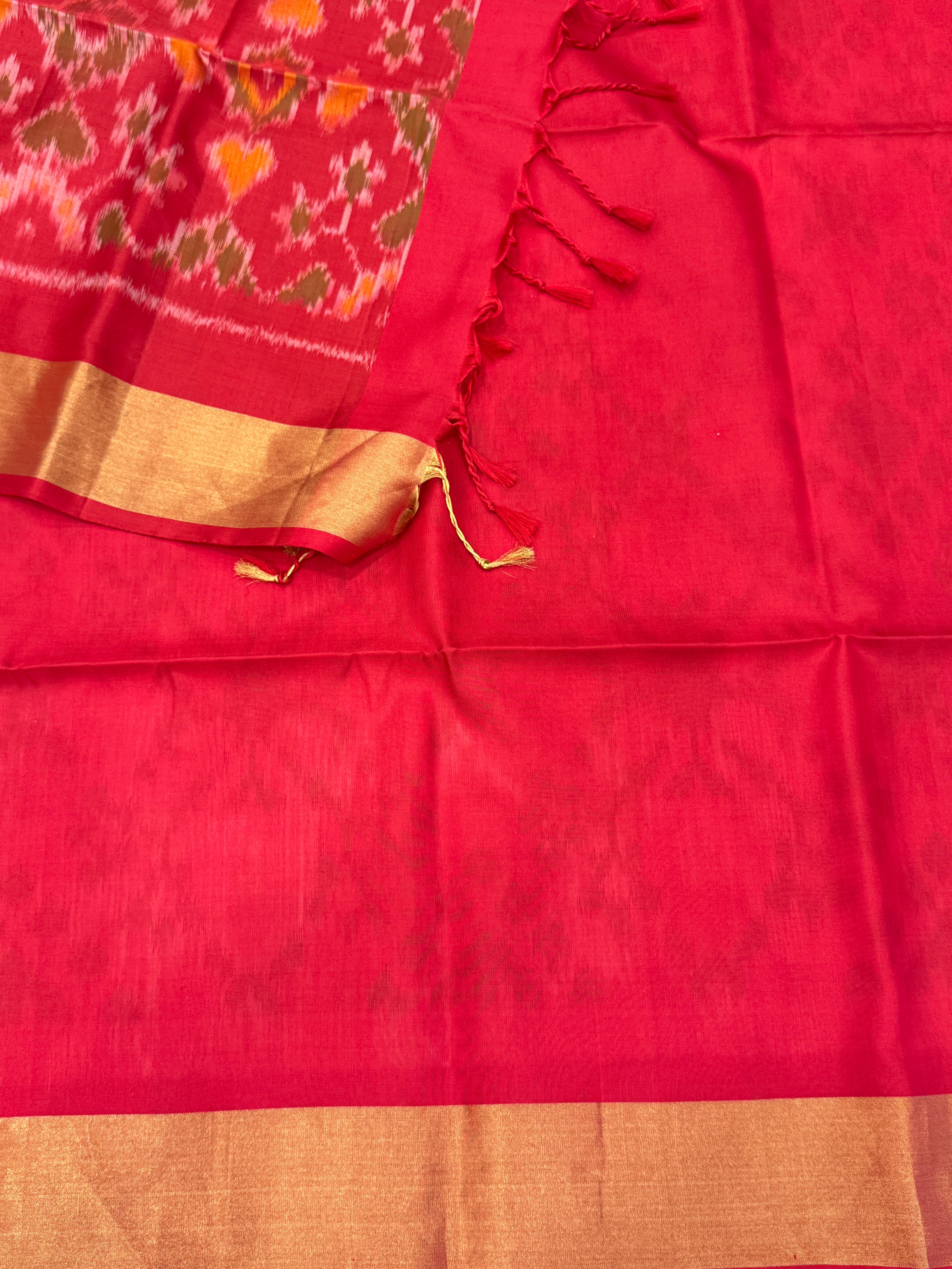 Moti White Red Pochampally Ikat Silk Patola Saree