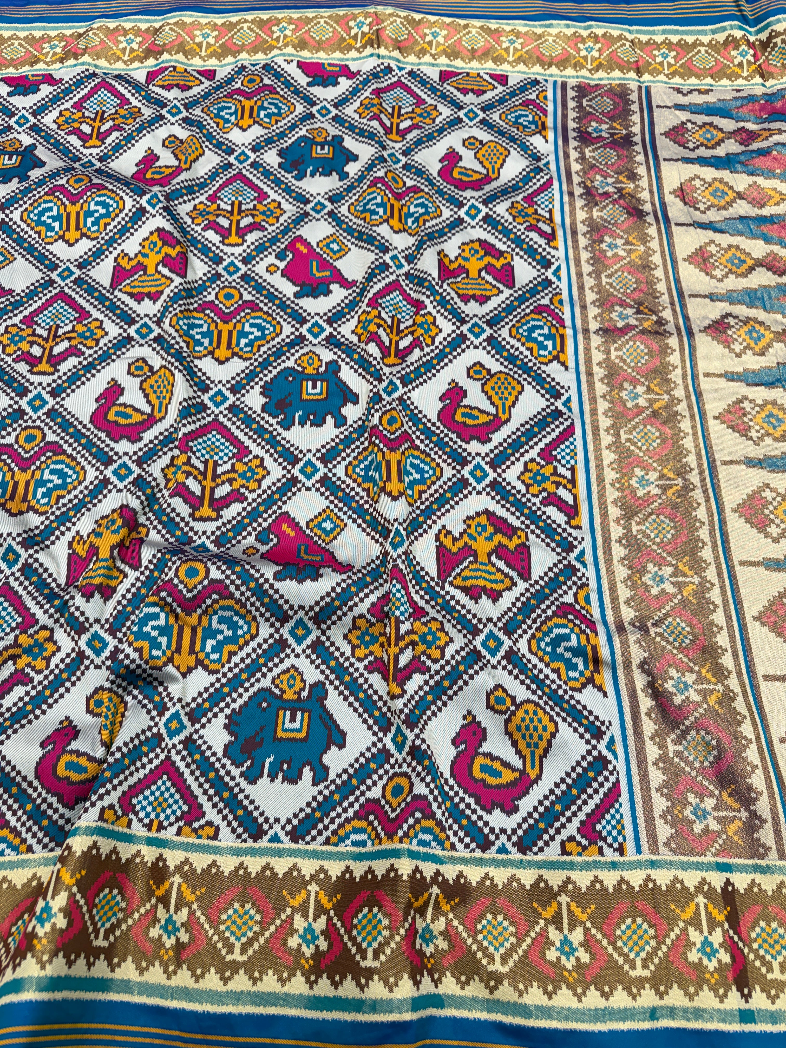 White Blue 5 Figure Chabdi Semi Silk Weaved Patan Patola Saree