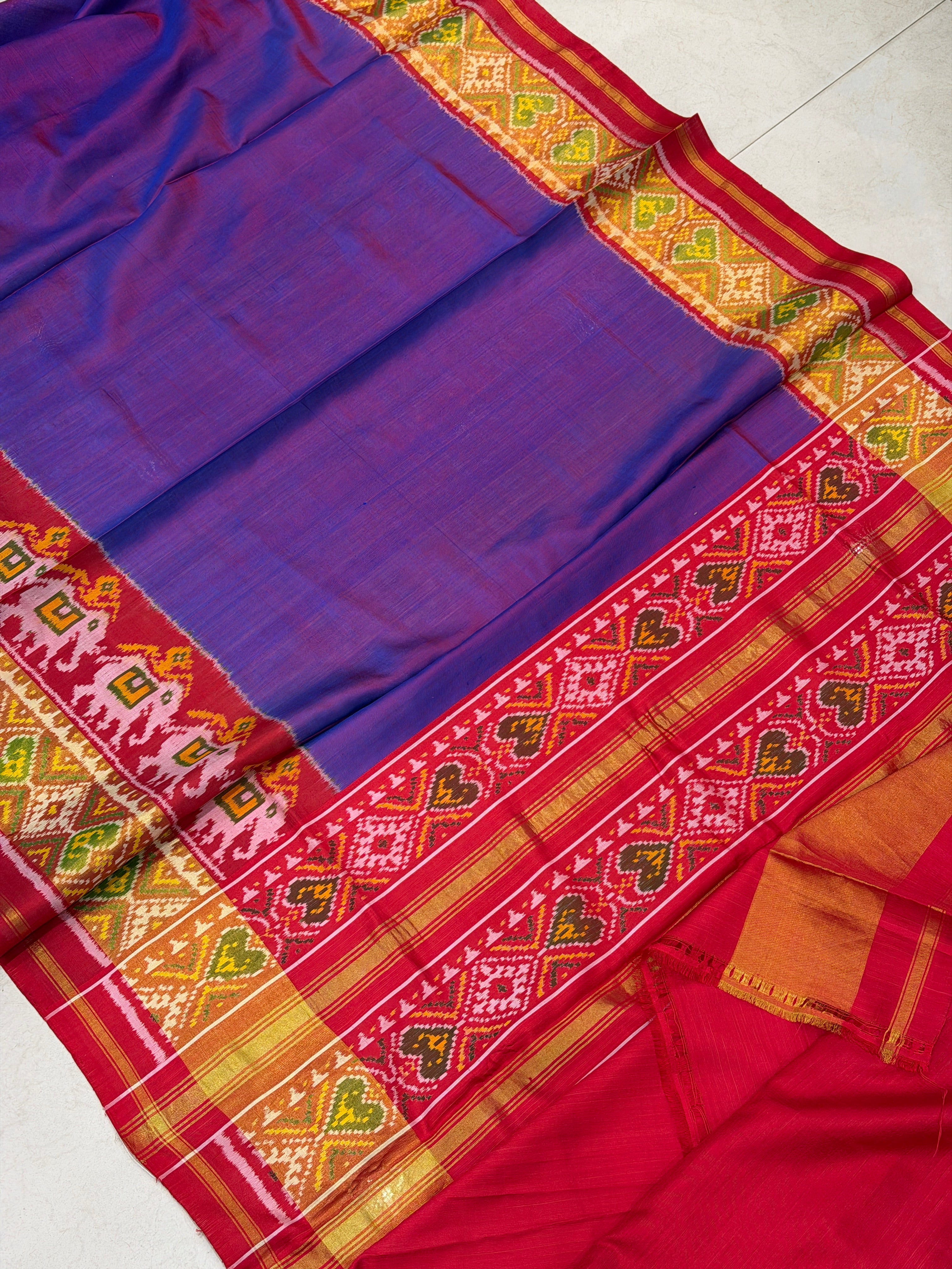 Violet Red Plain Gala Handloom Rajot Ikat Patola Silk Saree