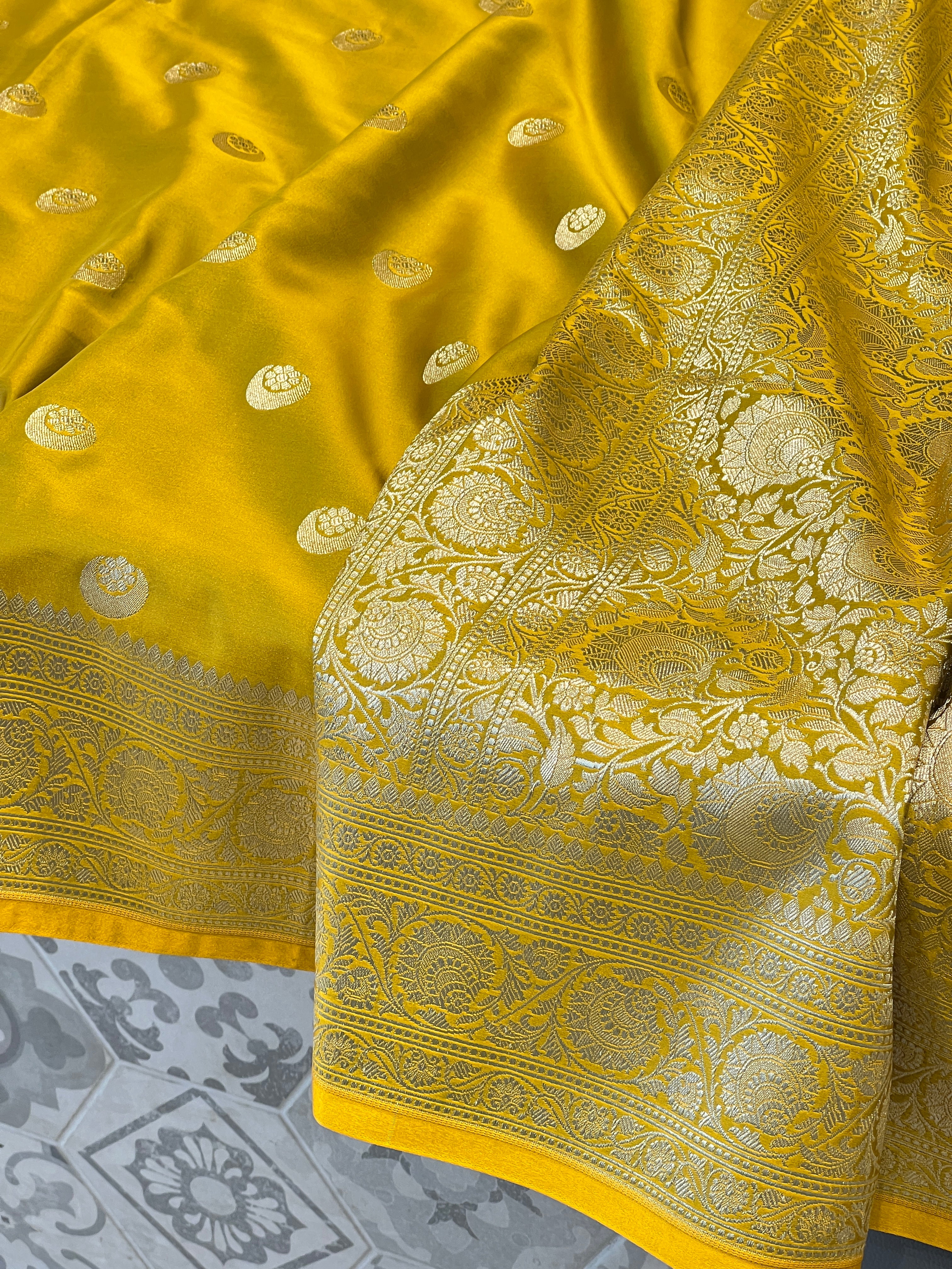 Greenish Yellow Banarasi Chand Butti Saree