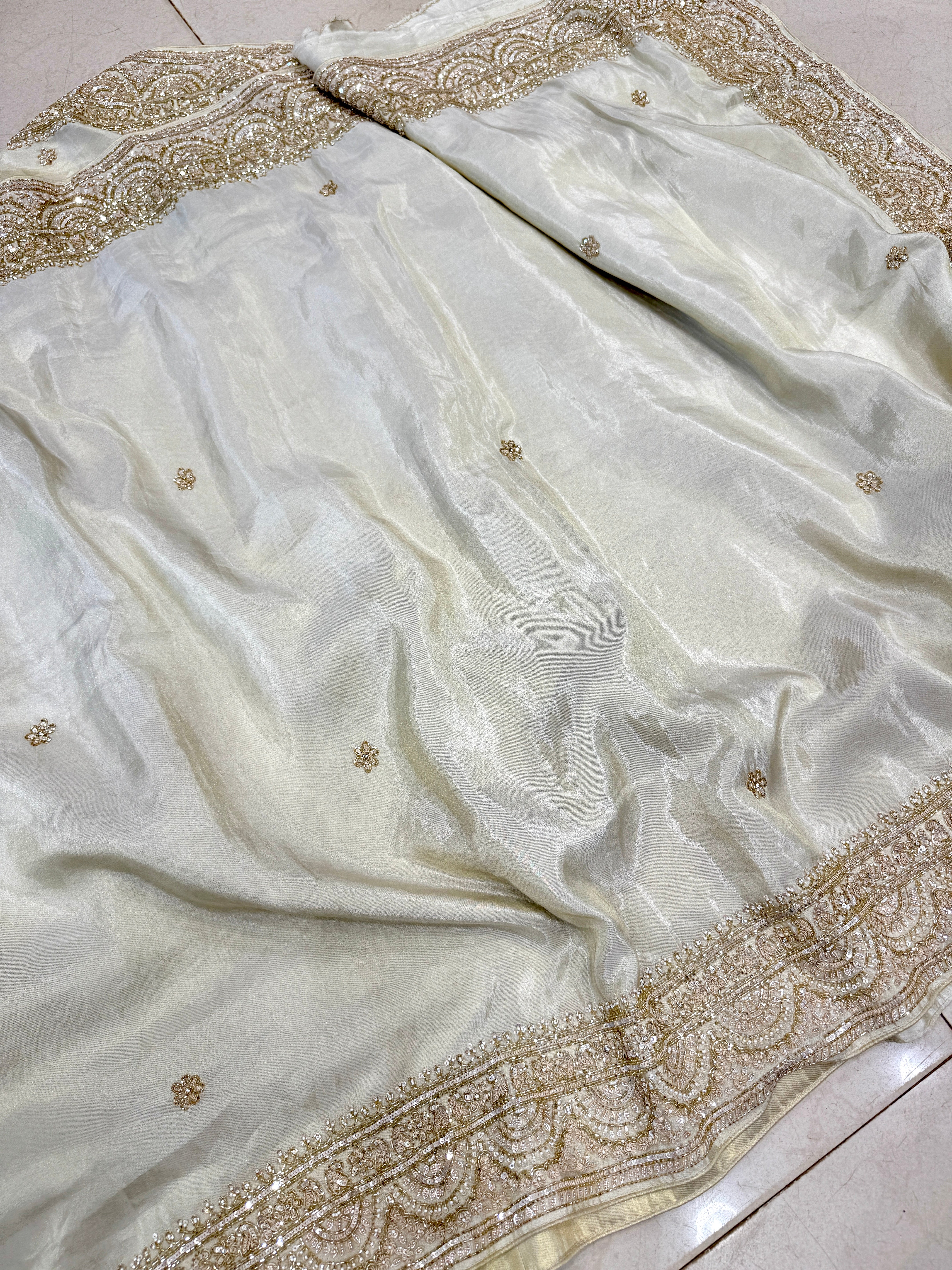 Cremish Kareena Kapoor Inspired Crepe Tissue Embroidery Saree