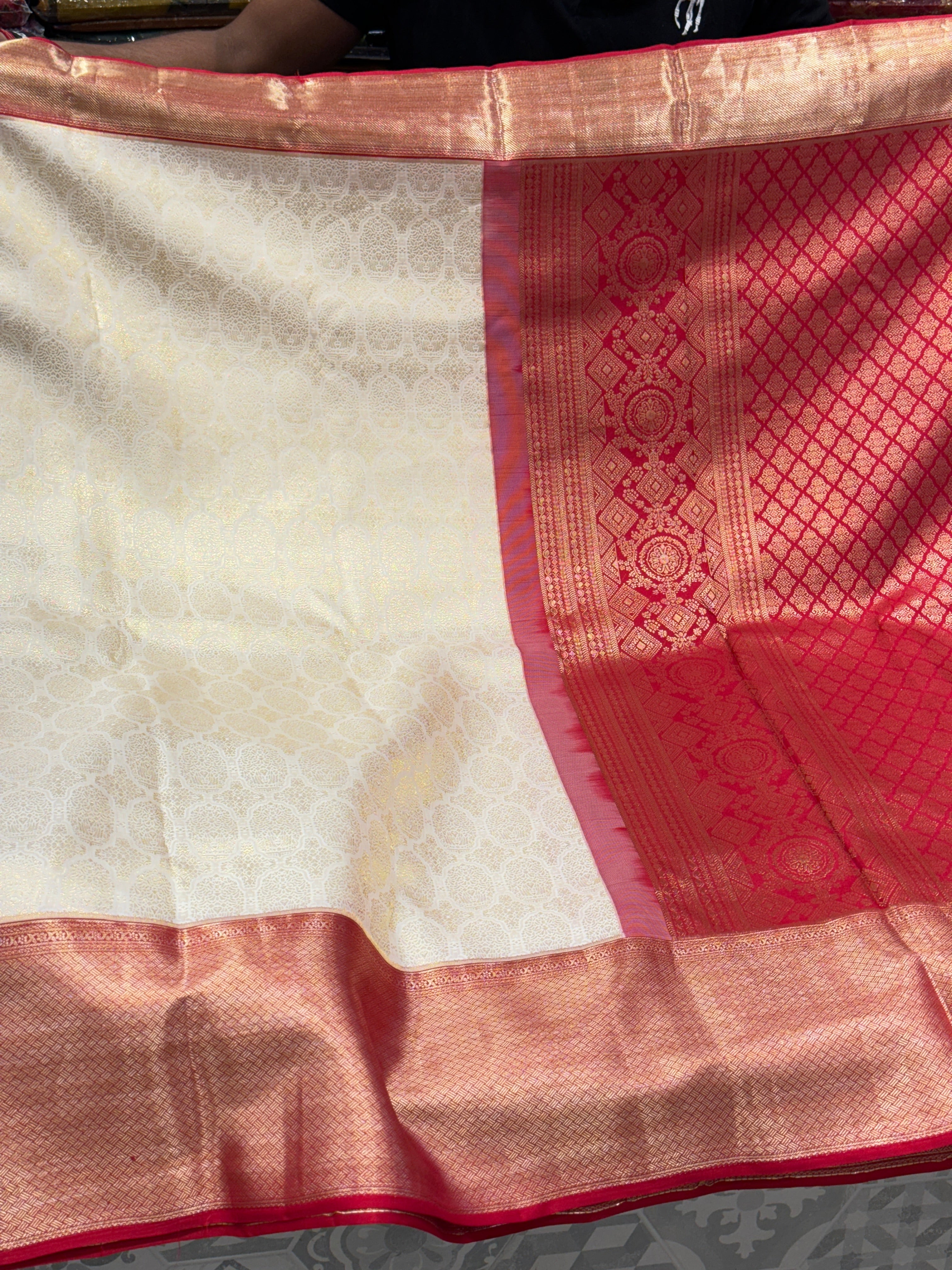 Moti White Handloom Silk Red Pallu Kanjivaram