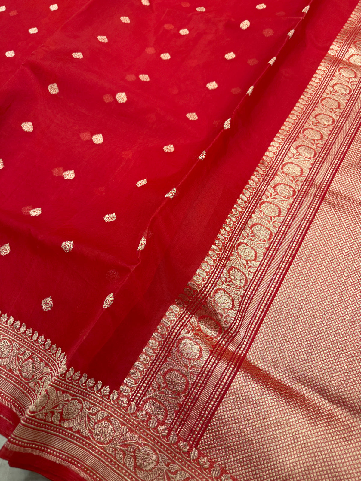 Red Kadwa Buttis Handloom Banarasi Kora Silk Saree