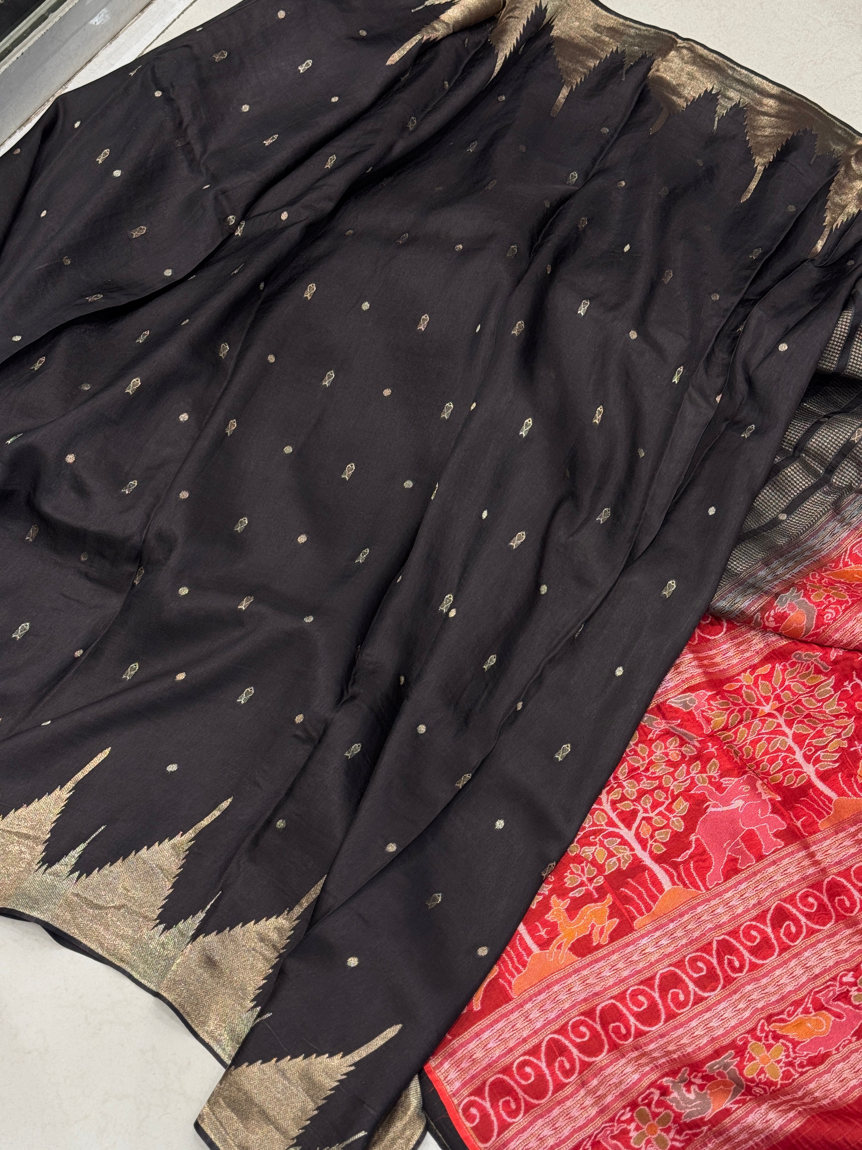 Madhuri Dixit Insired Banarasi Munga Black Red Saree