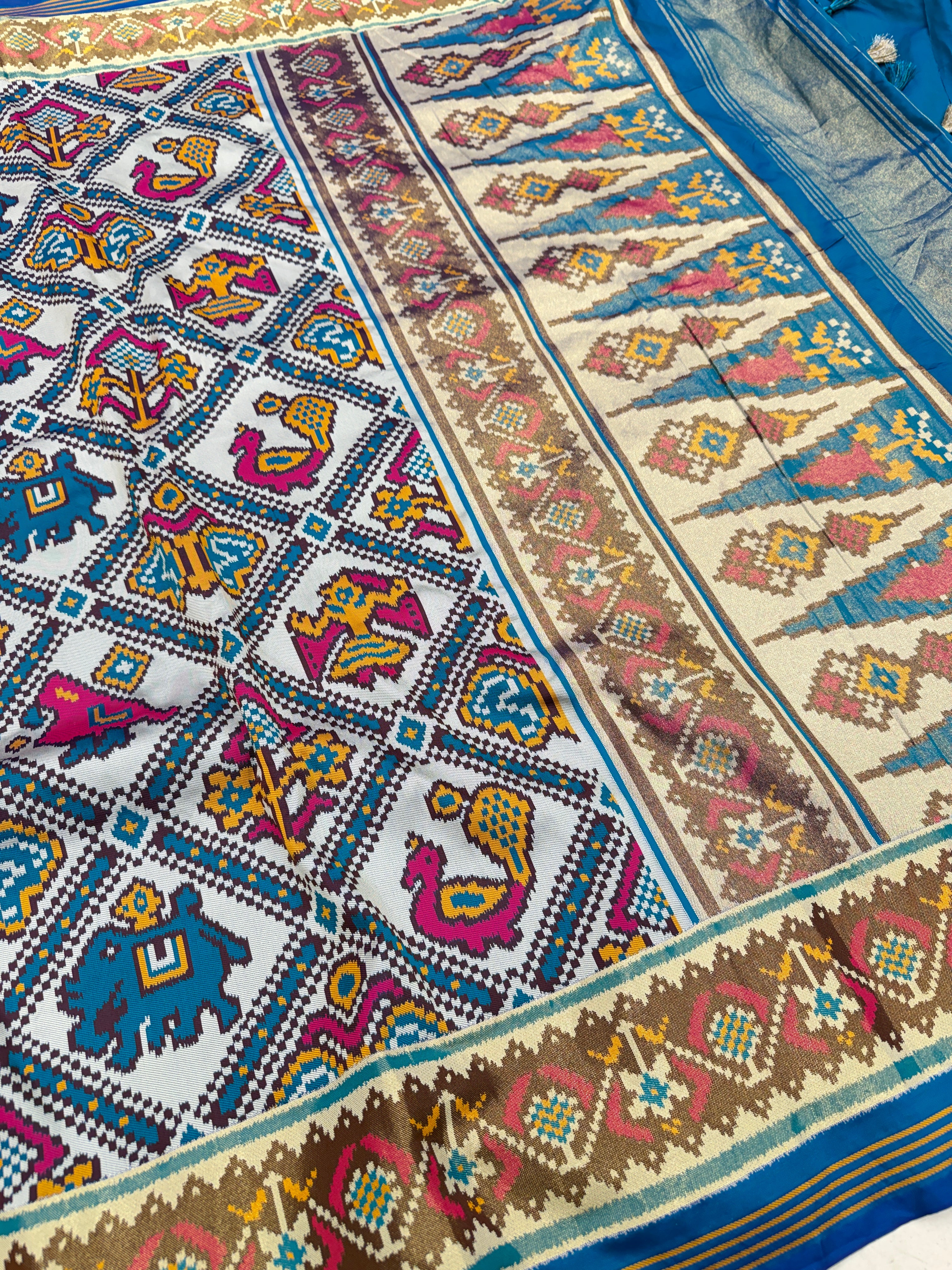 White Blue 5 Figure Chabdi Semi Silk Weaved Patan Patola Saree