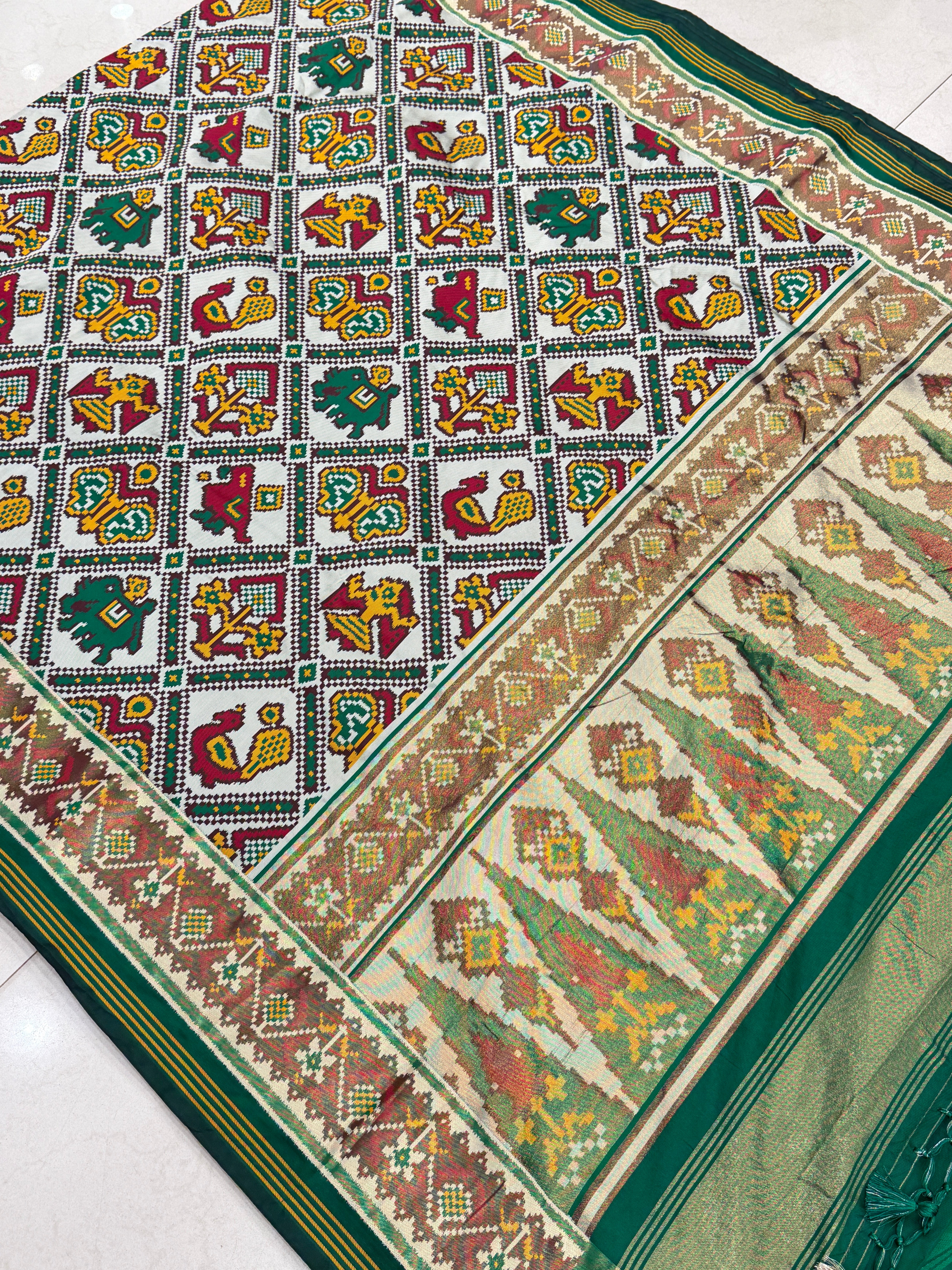 White Green 5 Figure Chabdi Semi Silk Weaved Patan Patola Saree