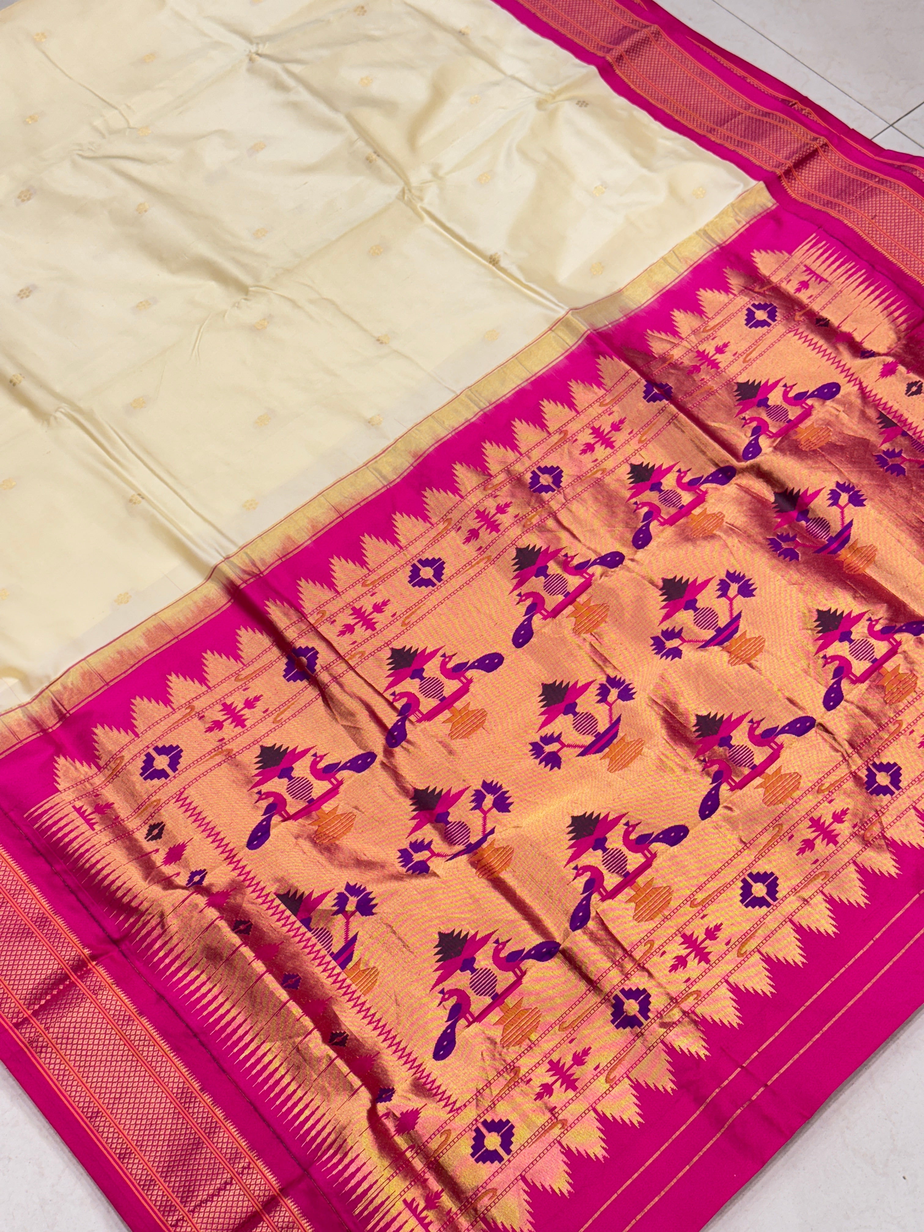 Beige Rani Morbangdi Paithani Saree