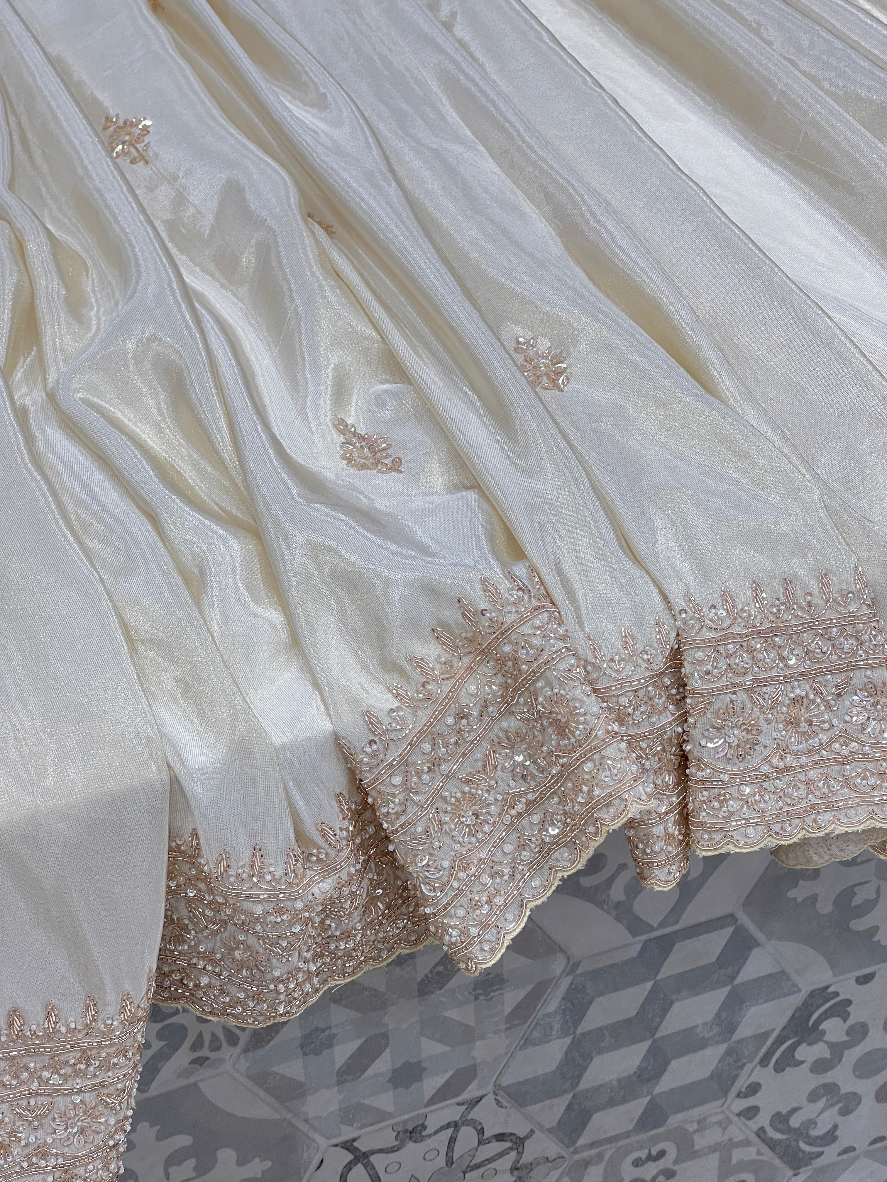Cremish Kareena Kapoor Inspired Crepe Tissue Embroidery Saree 2.0