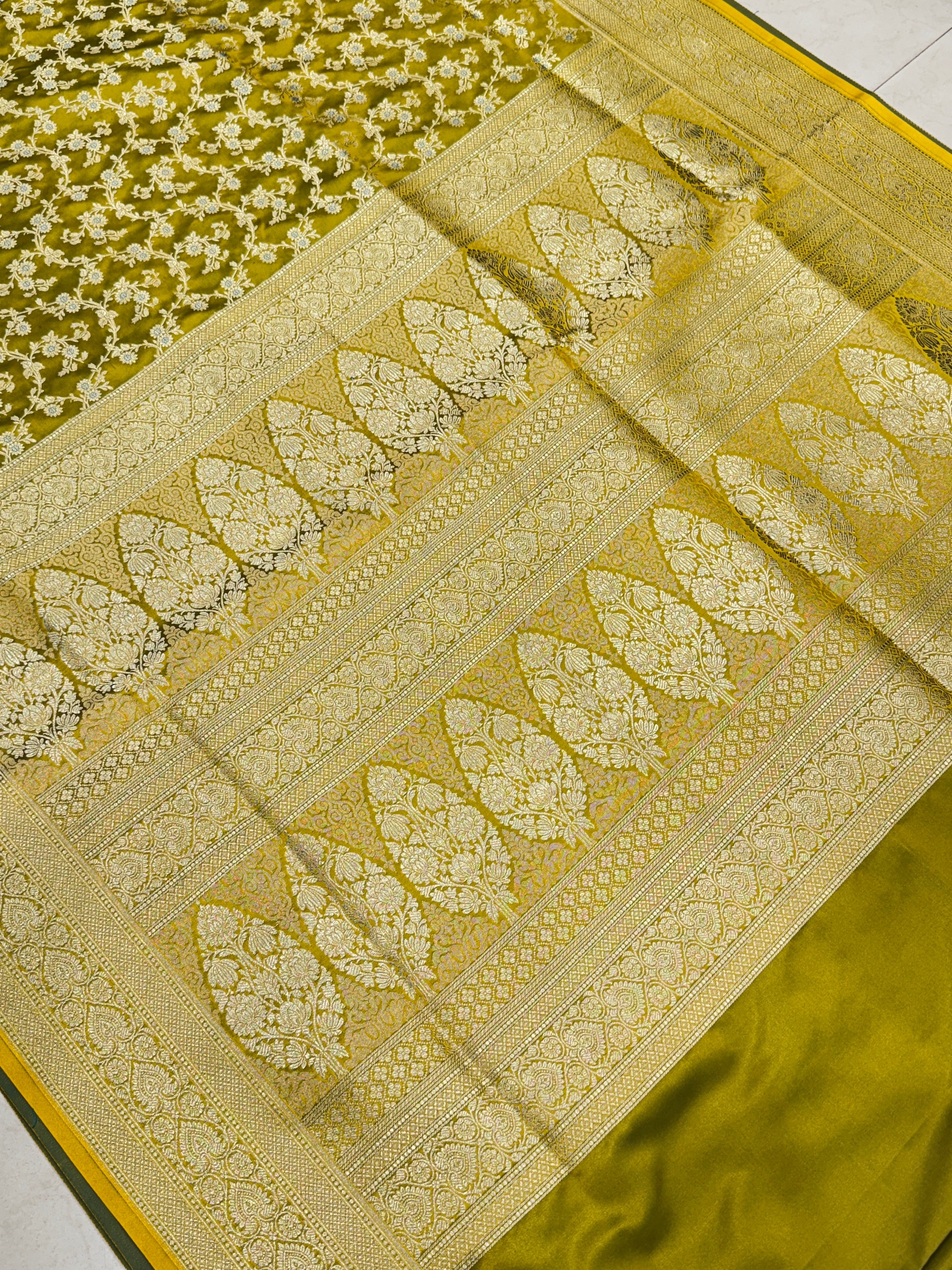Yellowish Green Banarasi Silk Heart Border Saree