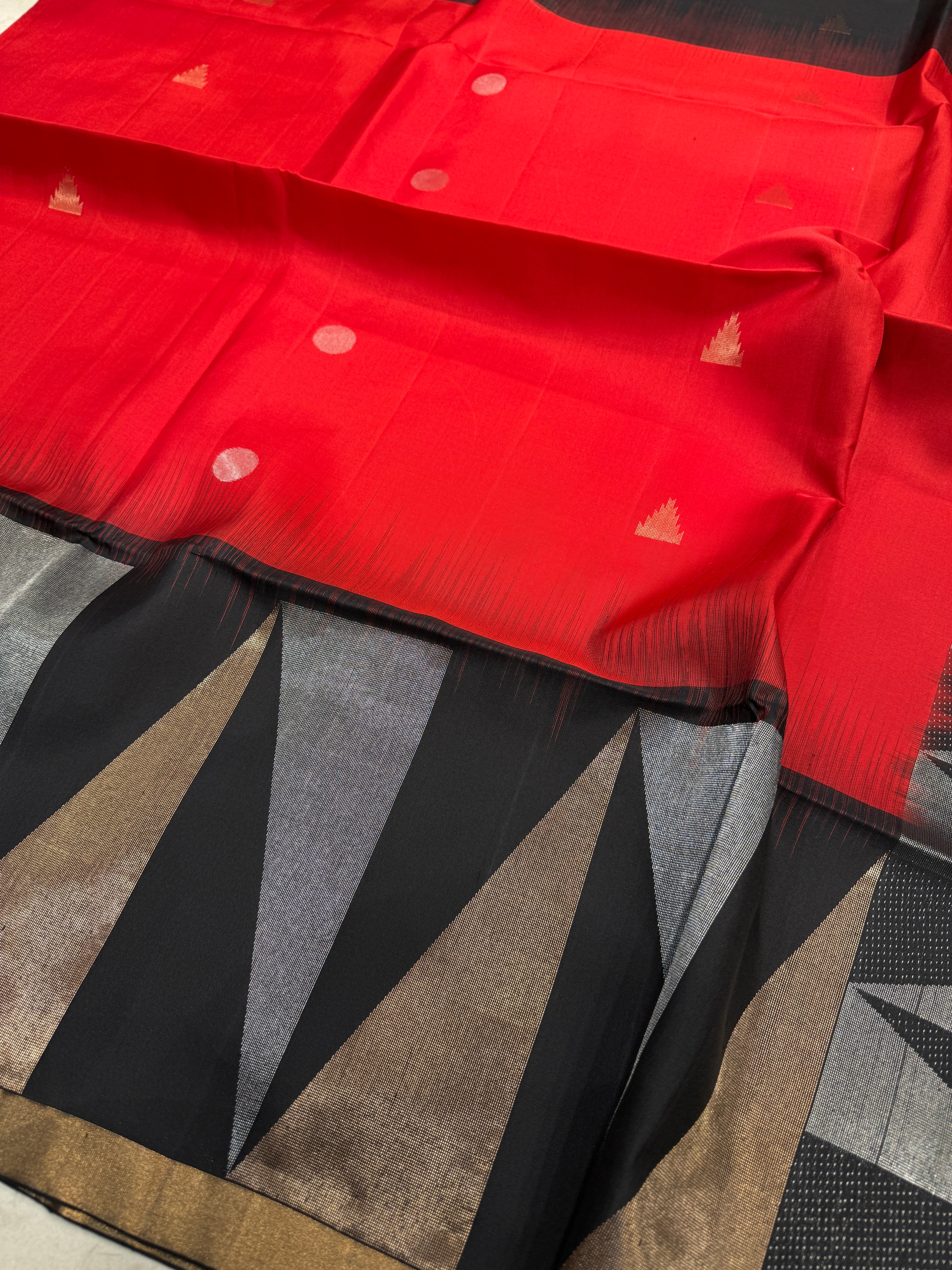 Black Red Contemporary Geometric Handloom Kanchipuram Pure Silk Saree