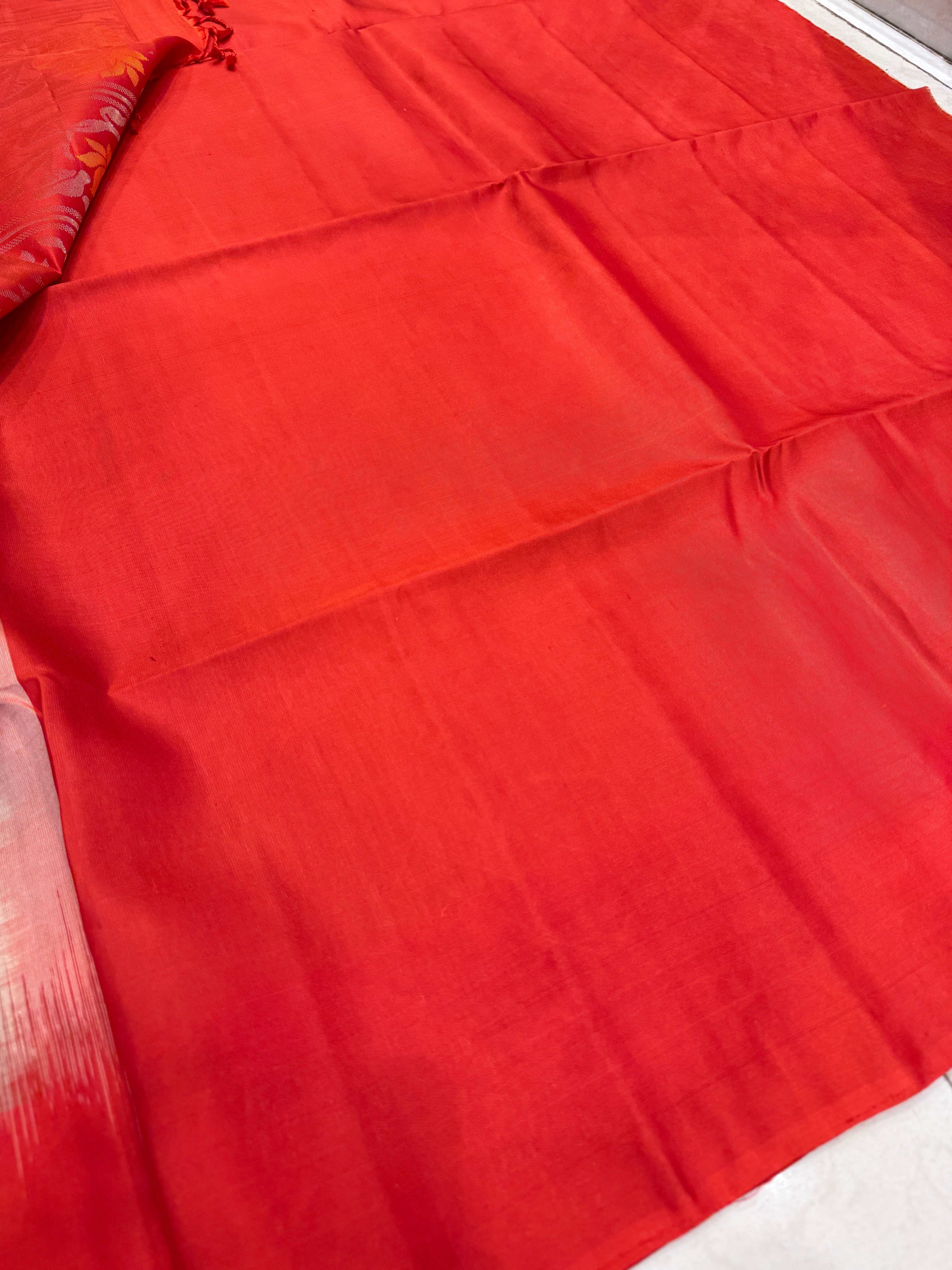 Moti White Red Jaal Pallu Contemporary Handloom Kanchipuram Pure Silk Saree