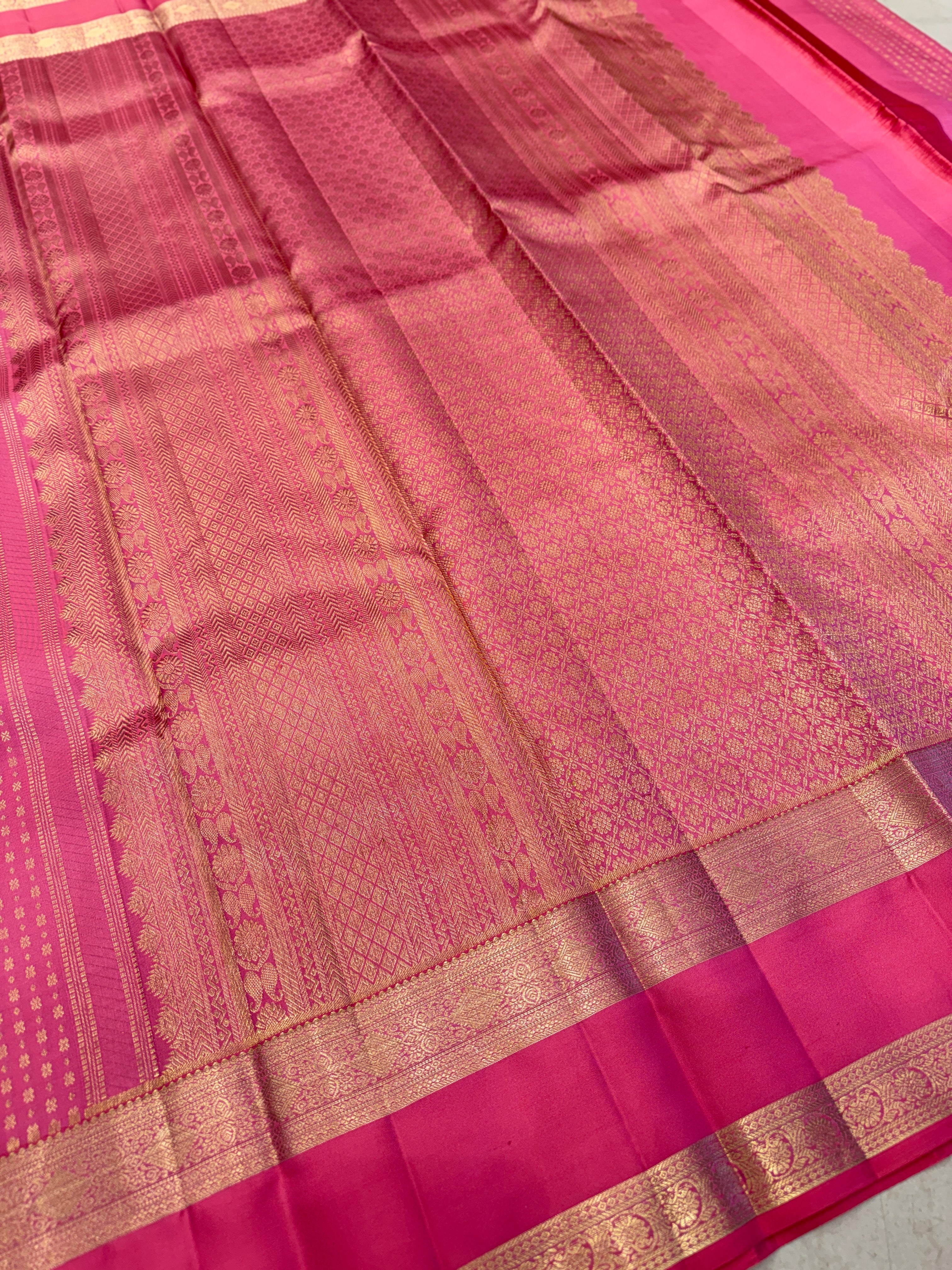 Light Pink Contemporary Weave Handloom Pure Silk Kanjivaram Saree