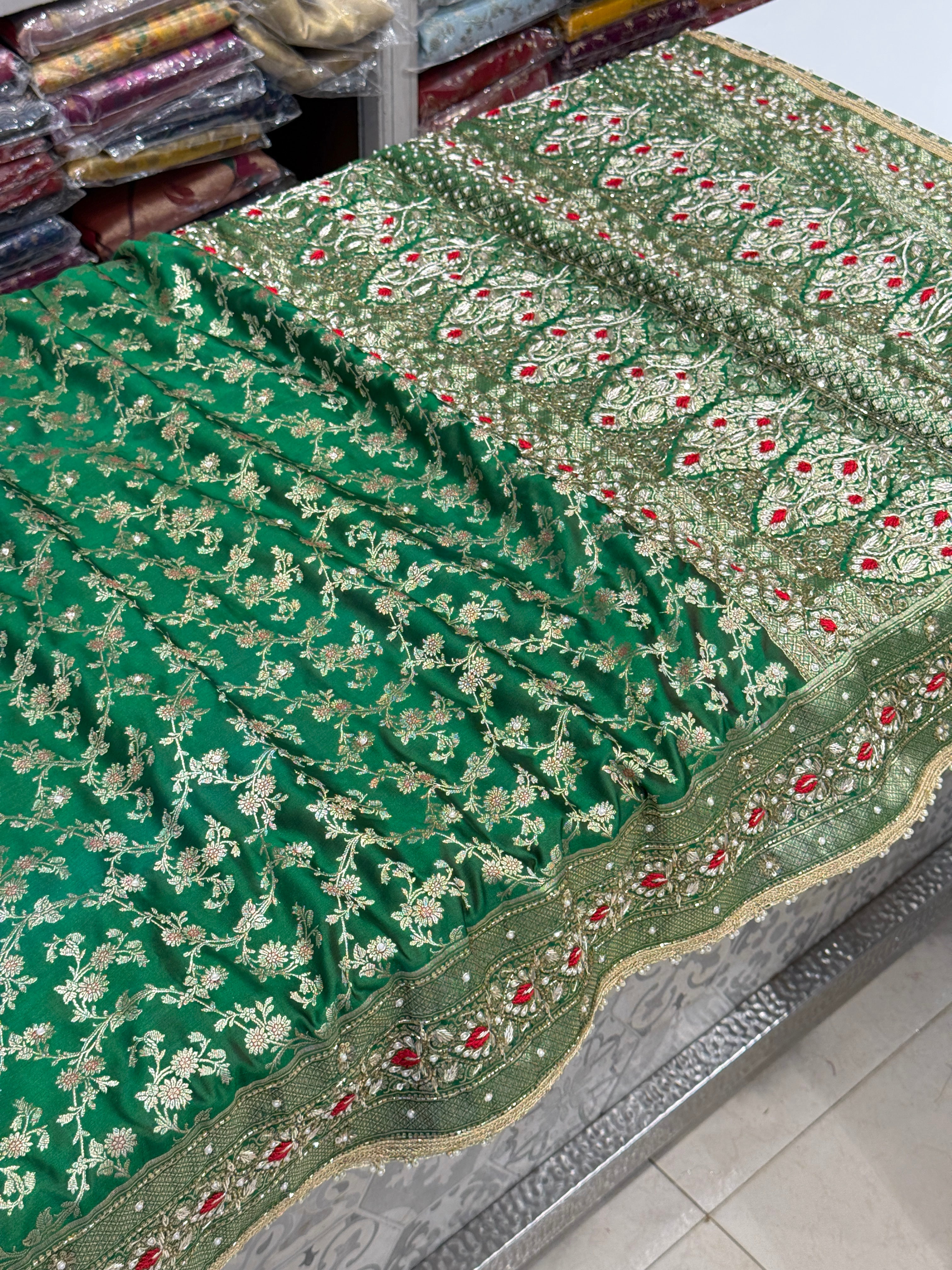 Bottle Green Banarasi Heart Border Contrast Resham Embroidery Saree