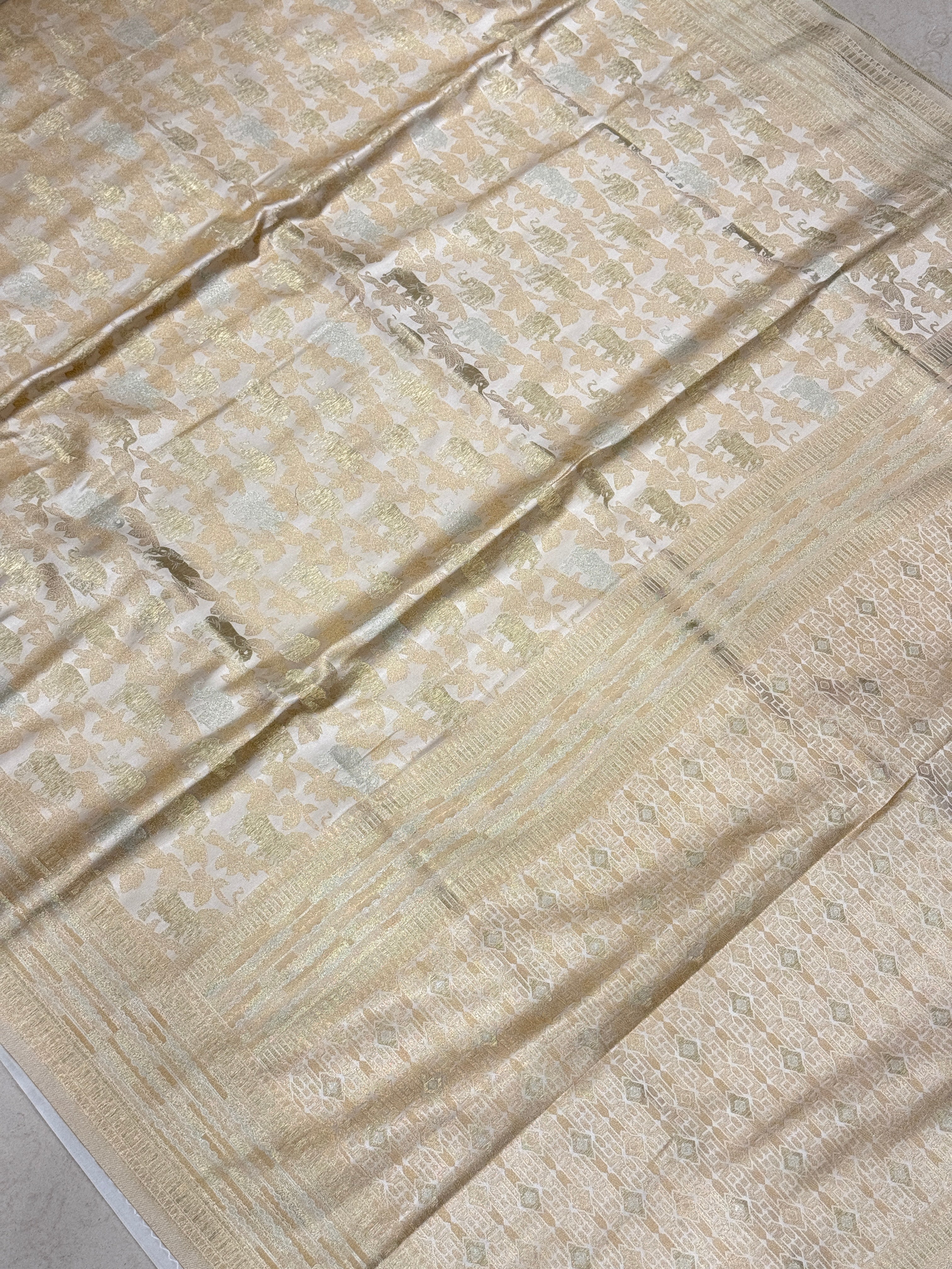 White Banarasi Soft Silk Semi Elephant Motif Saree