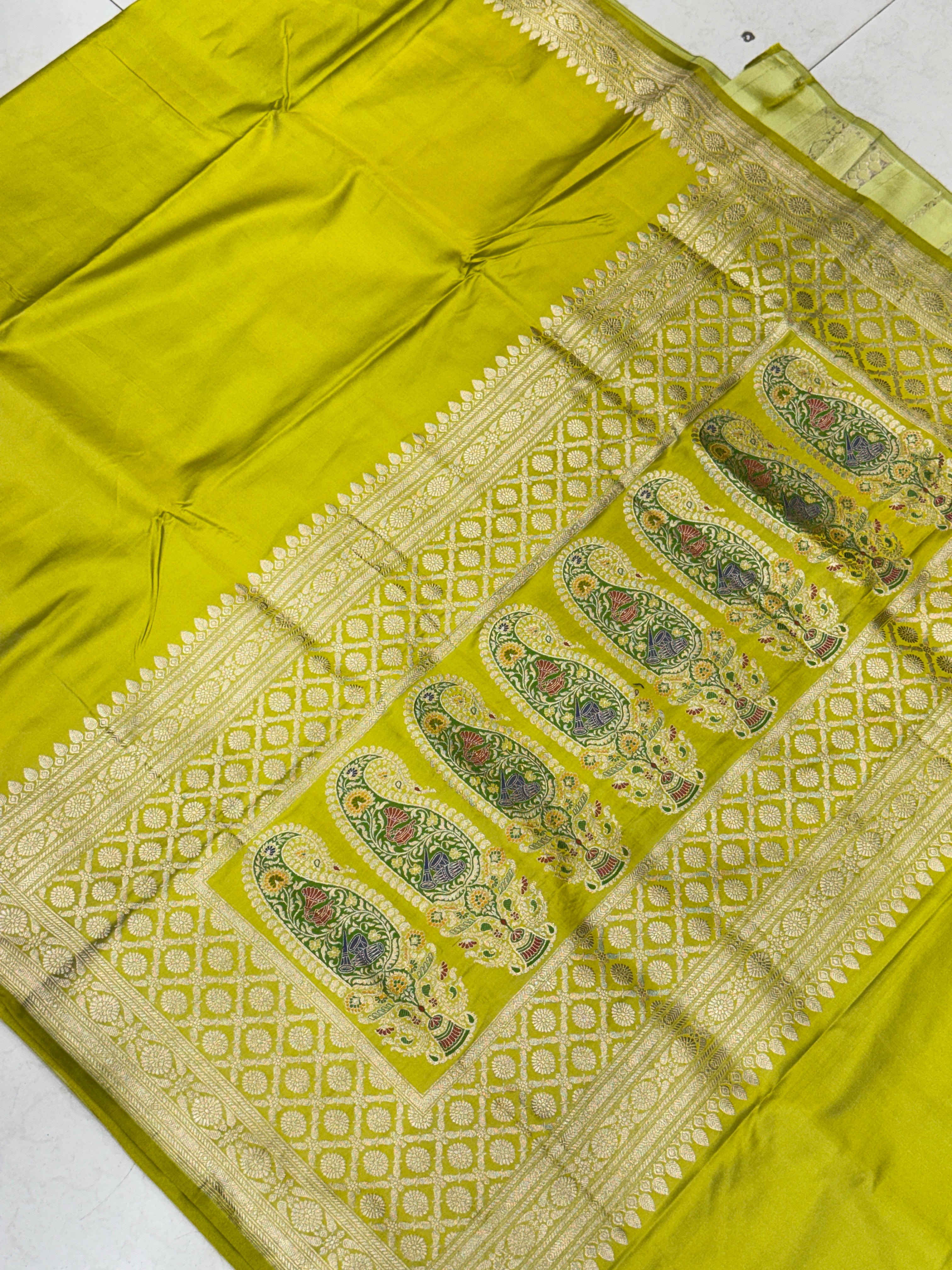 Lime Green Banarasi Plain Body Meena Pallu Saree