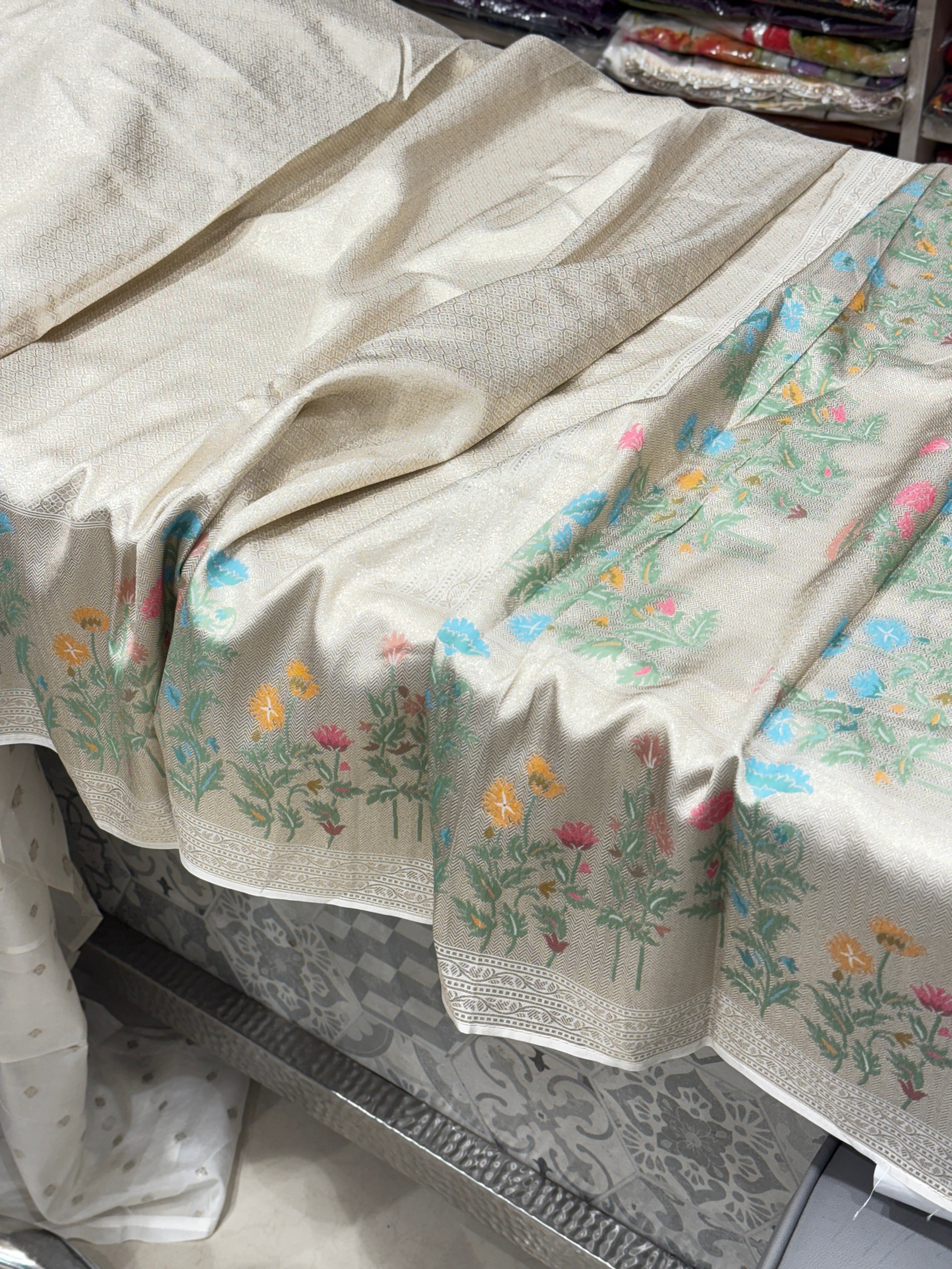 Silver Munga Tissue Paithani Floral Butta Saree